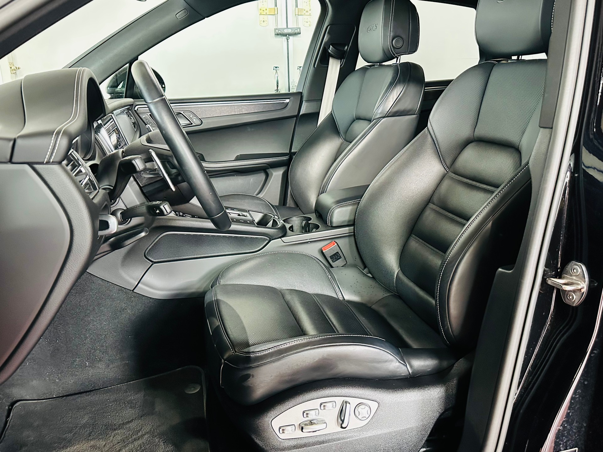 PORSCHE Macan GTS PDK-image-10