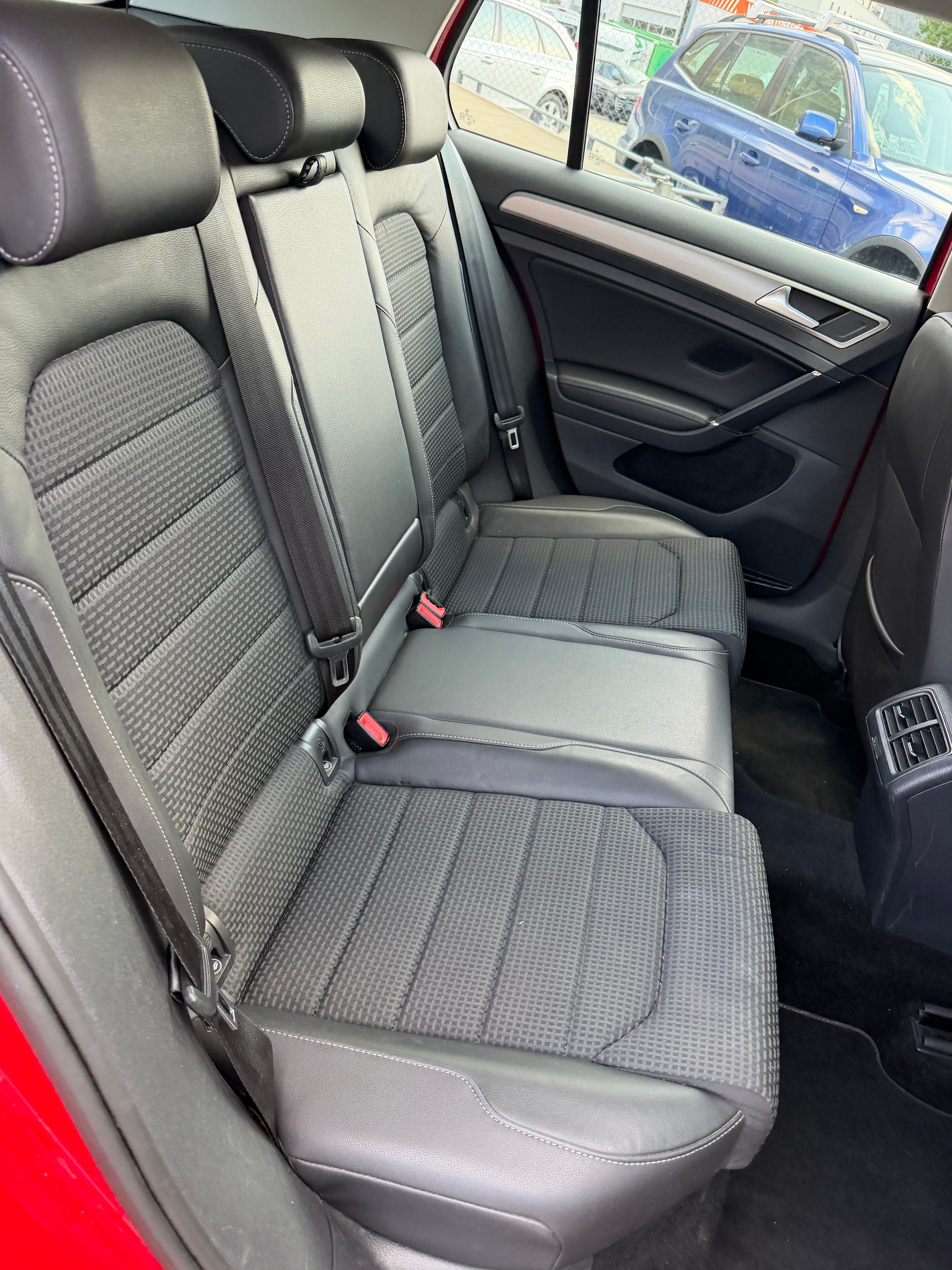 VW Golf 1.6 TDI Cup 4Motion-image-8