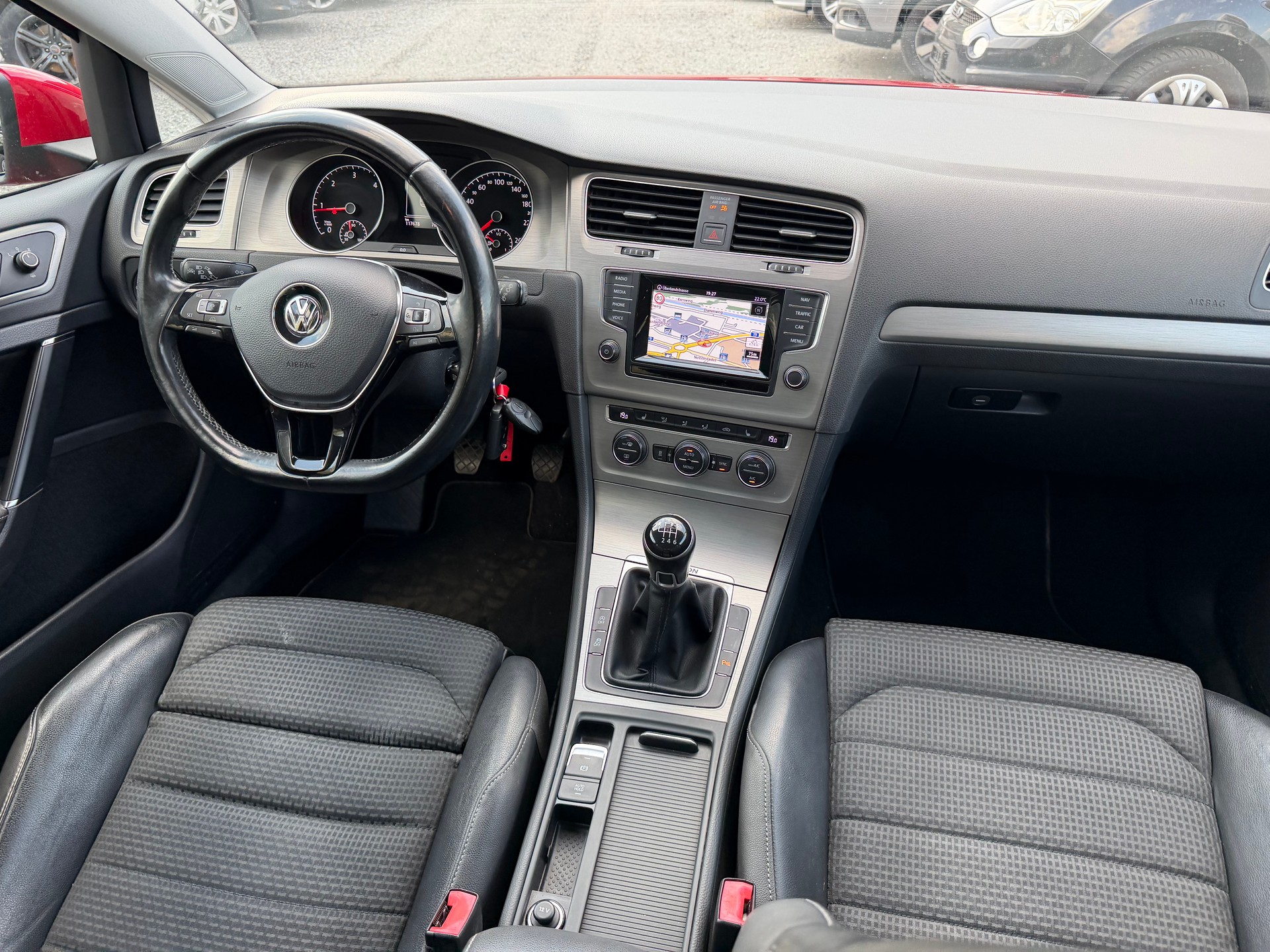 VW Golf 1.6 TDI Cup 4Motion-image-6