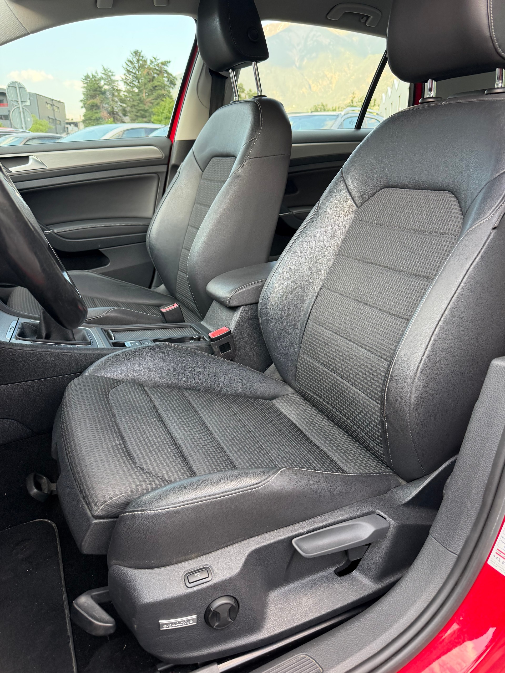 VW Golf 1.6 TDI Cup 4Motion-image-7
