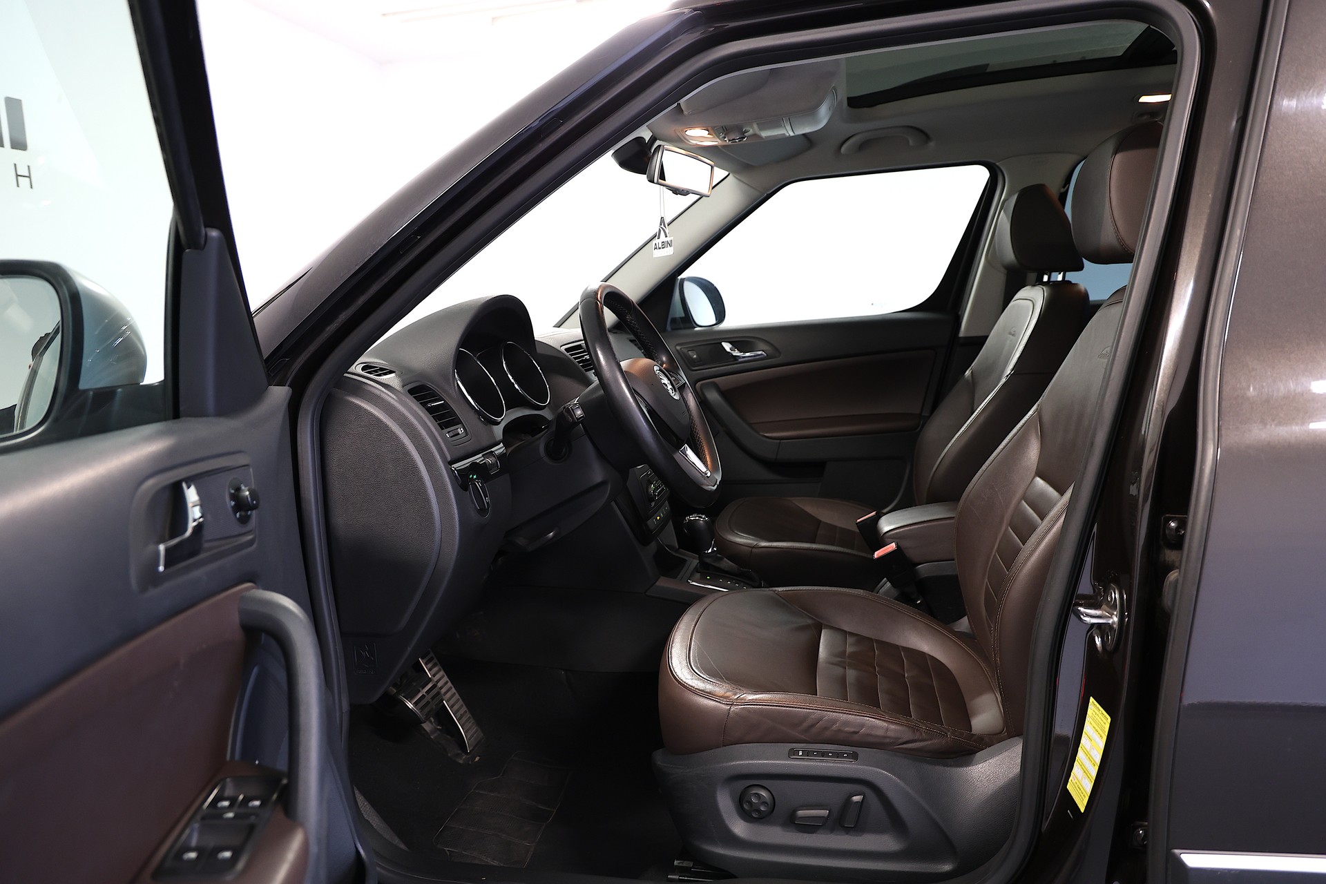 SKODA Yeti Outdoor 2.0 TDI L&K 4x4 DSG-image-5