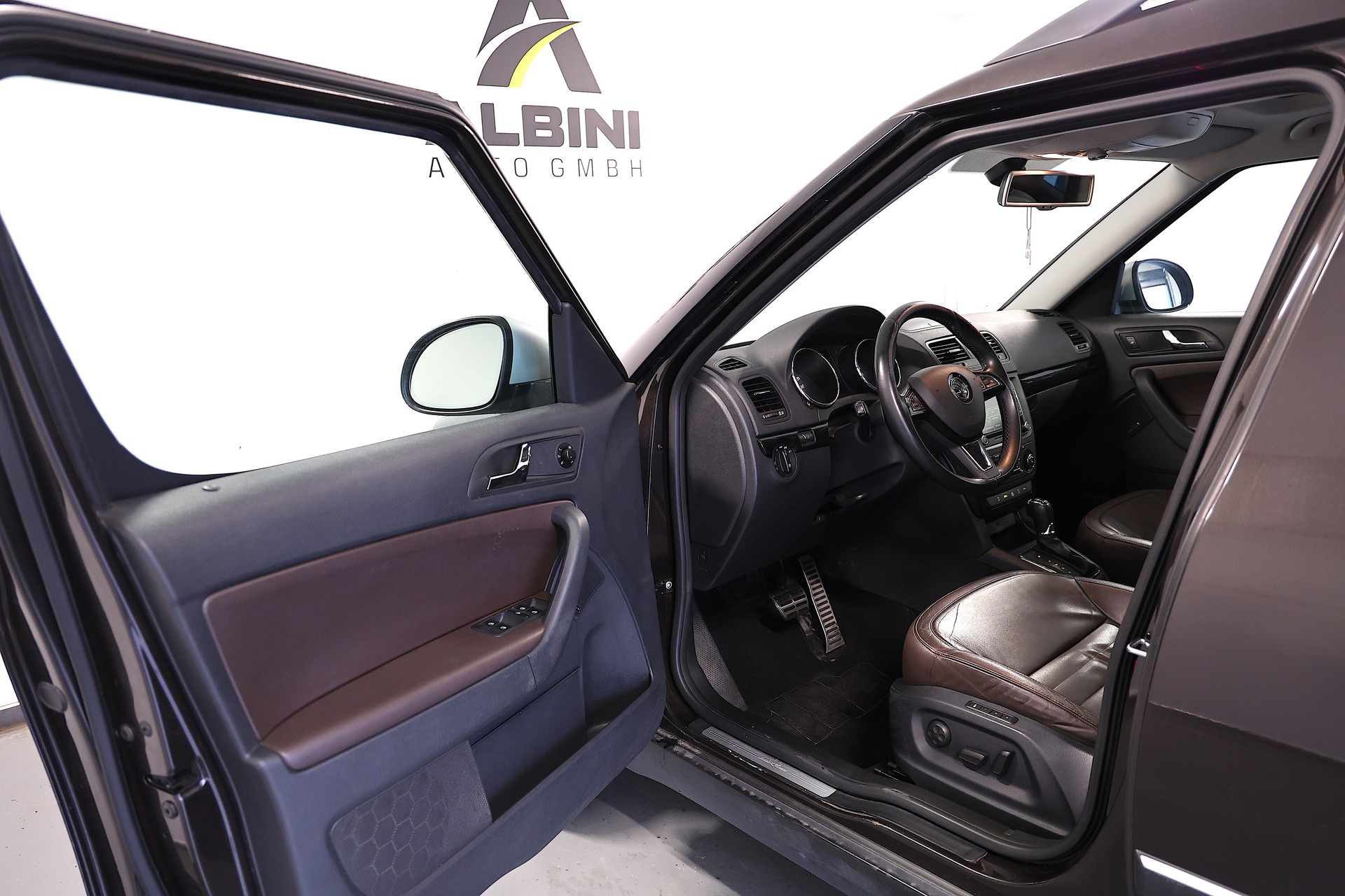 SKODA Yeti Outdoor 2.0 TDI L&K 4x4 DSG-image-4