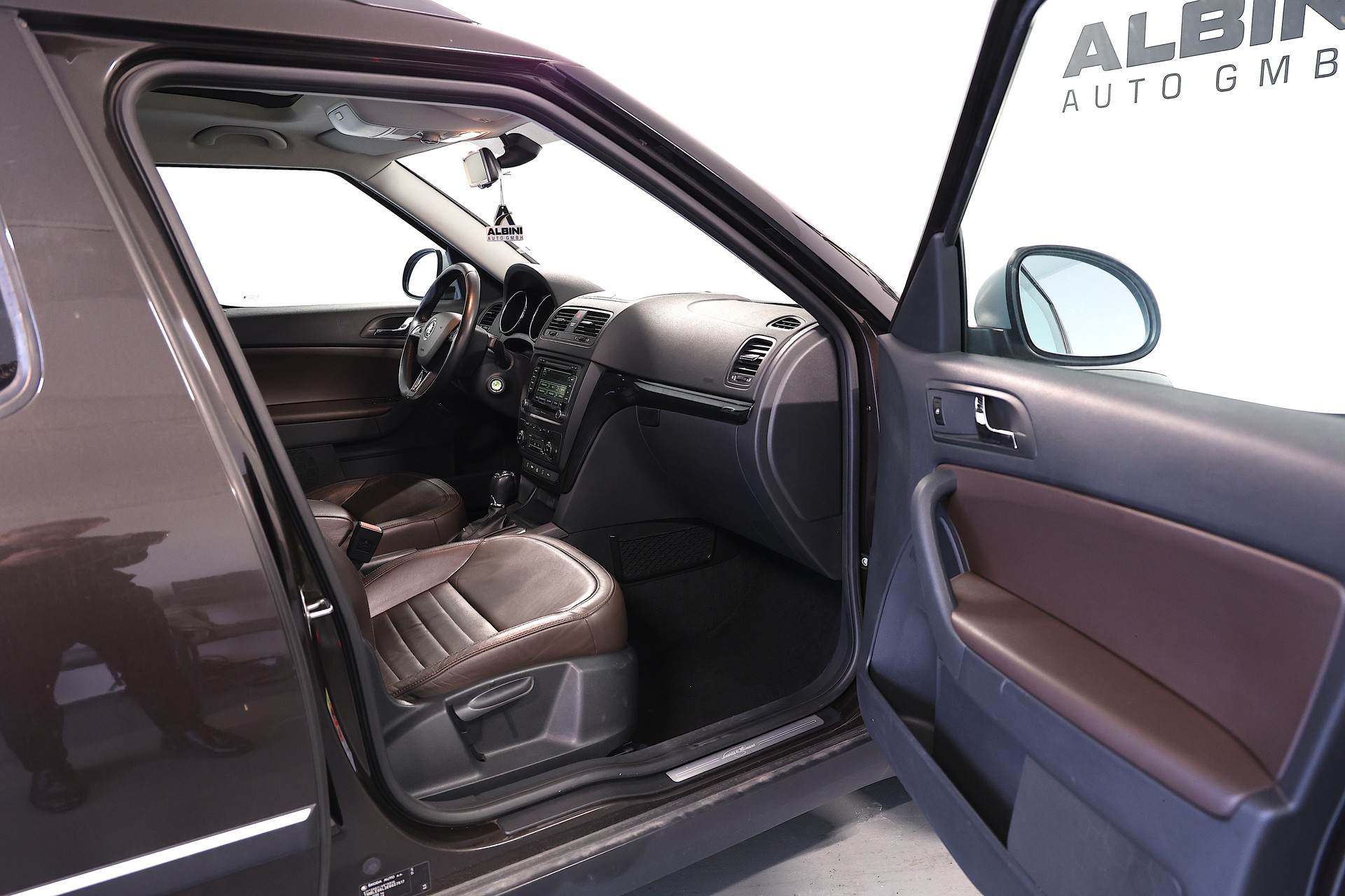 SKODA Yeti Outdoor 2.0 TDI L&K 4x4 DSG-image-11