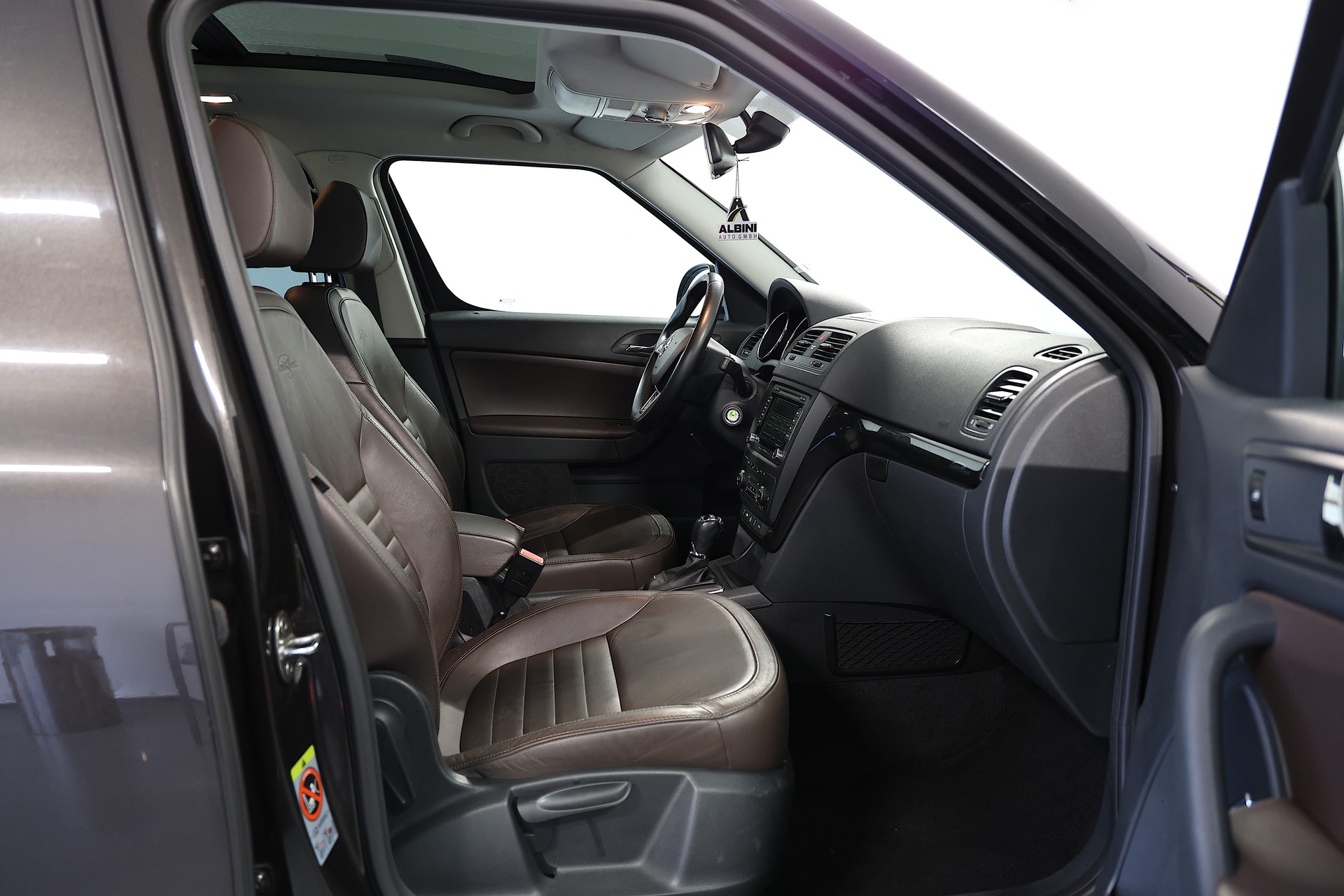 SKODA Yeti Outdoor 2.0 TDI L&K 4x4 DSG-image-12