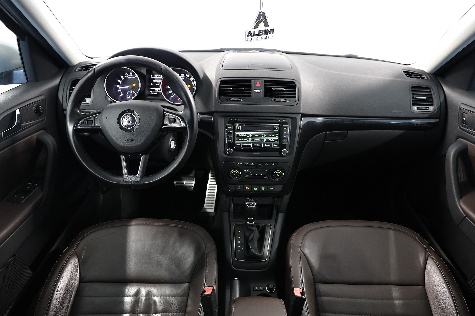 SKODA Yeti Outdoor 2.0 TDI L&K 4x4 DSG-image-9