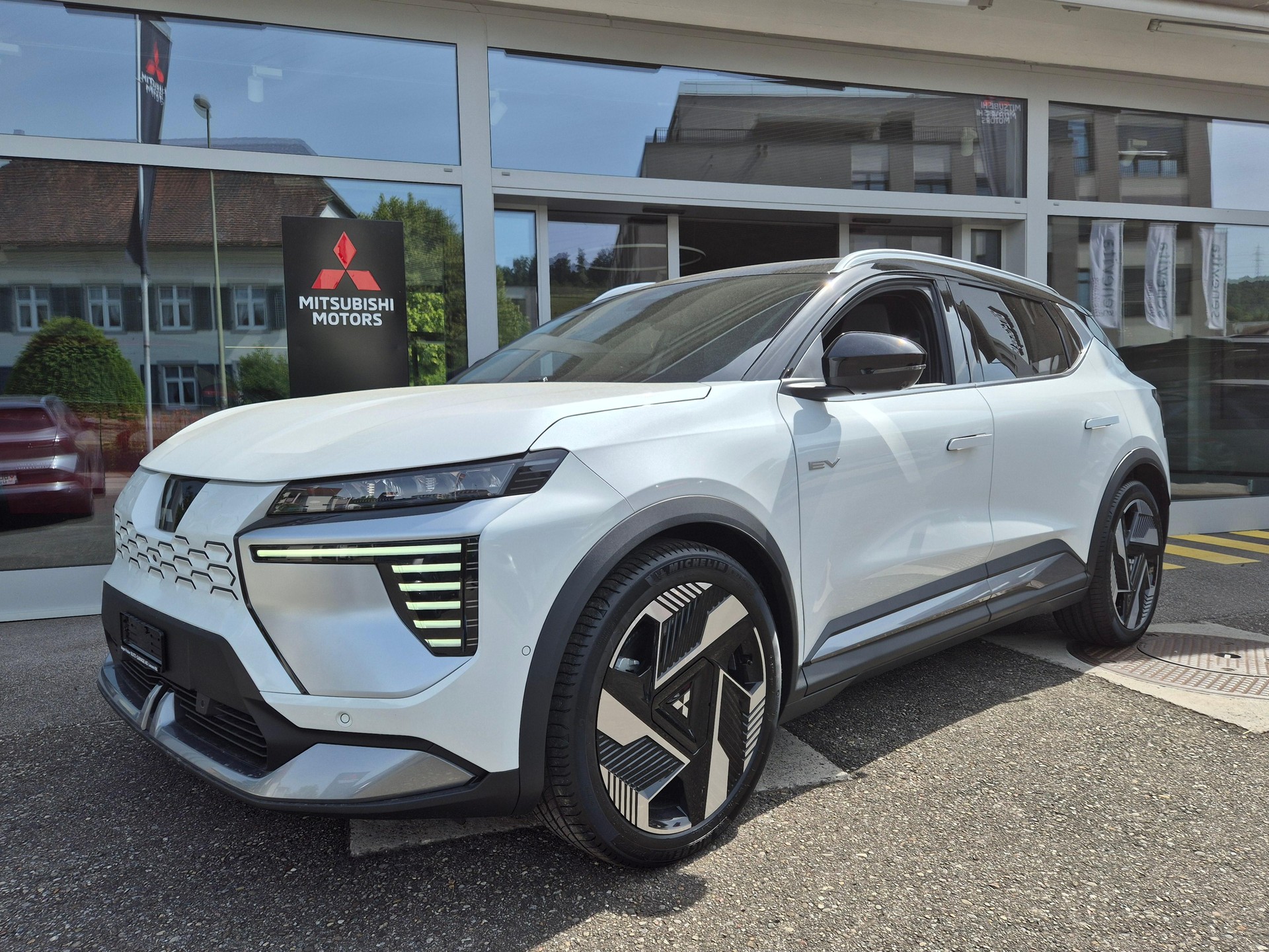 MITSUBISHI Eclipse Cross Intense+-showroom-element-1