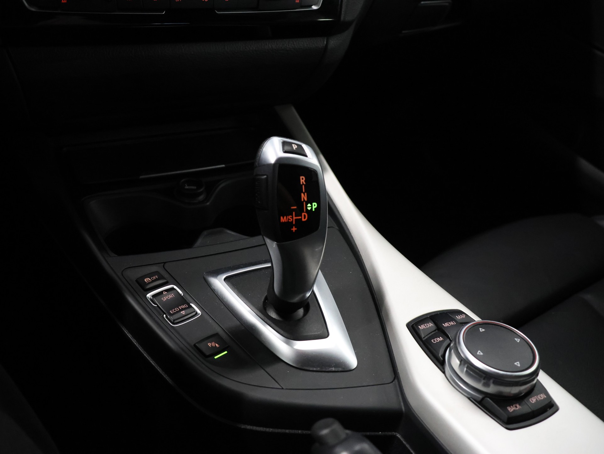 BMW 118i M Sport Steptronic *Rückfahrkamera* *M Packet* *Klima*-image-26