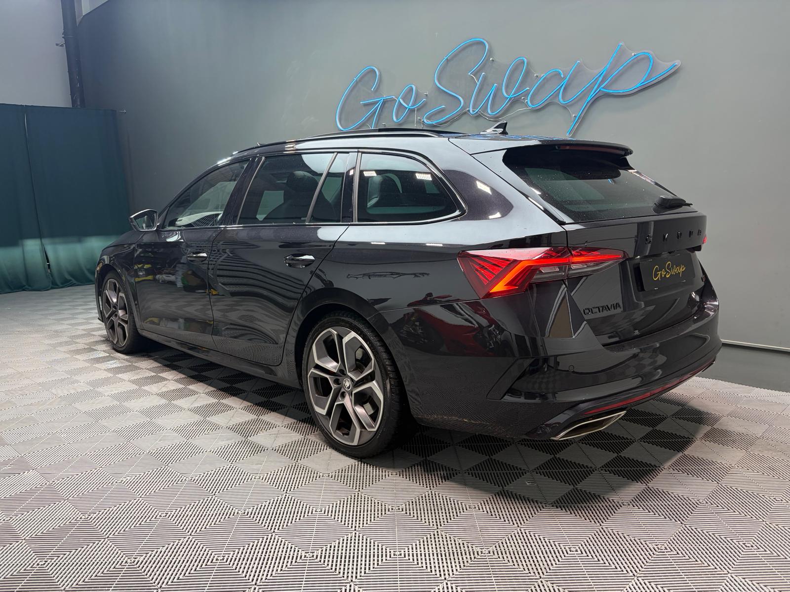 SKODA Octavia Combi 2.0 TSI DSG RS - Toit ouvrant - Attelage-image-8