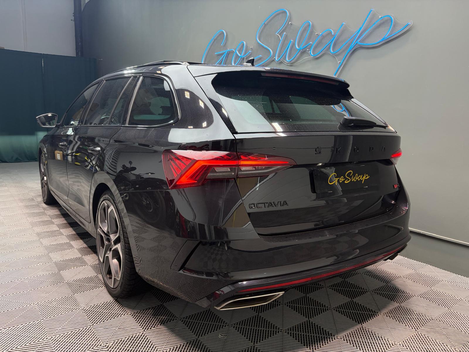 SKODA Octavia Combi 2.0 TSI DSG RS - Toit ouvrant - Attelage-image-9