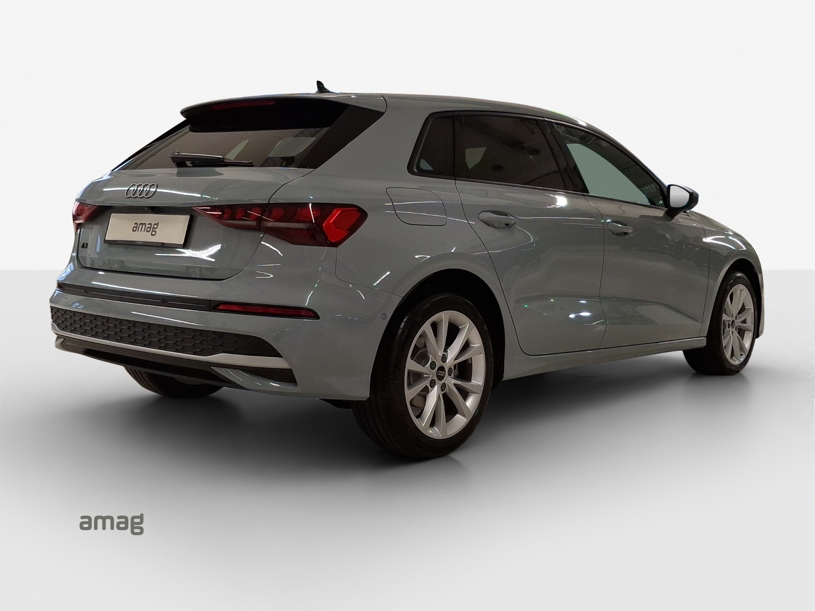 AUDI A3 Sportback TFSI 110 kW Attraction S tronic-image-4