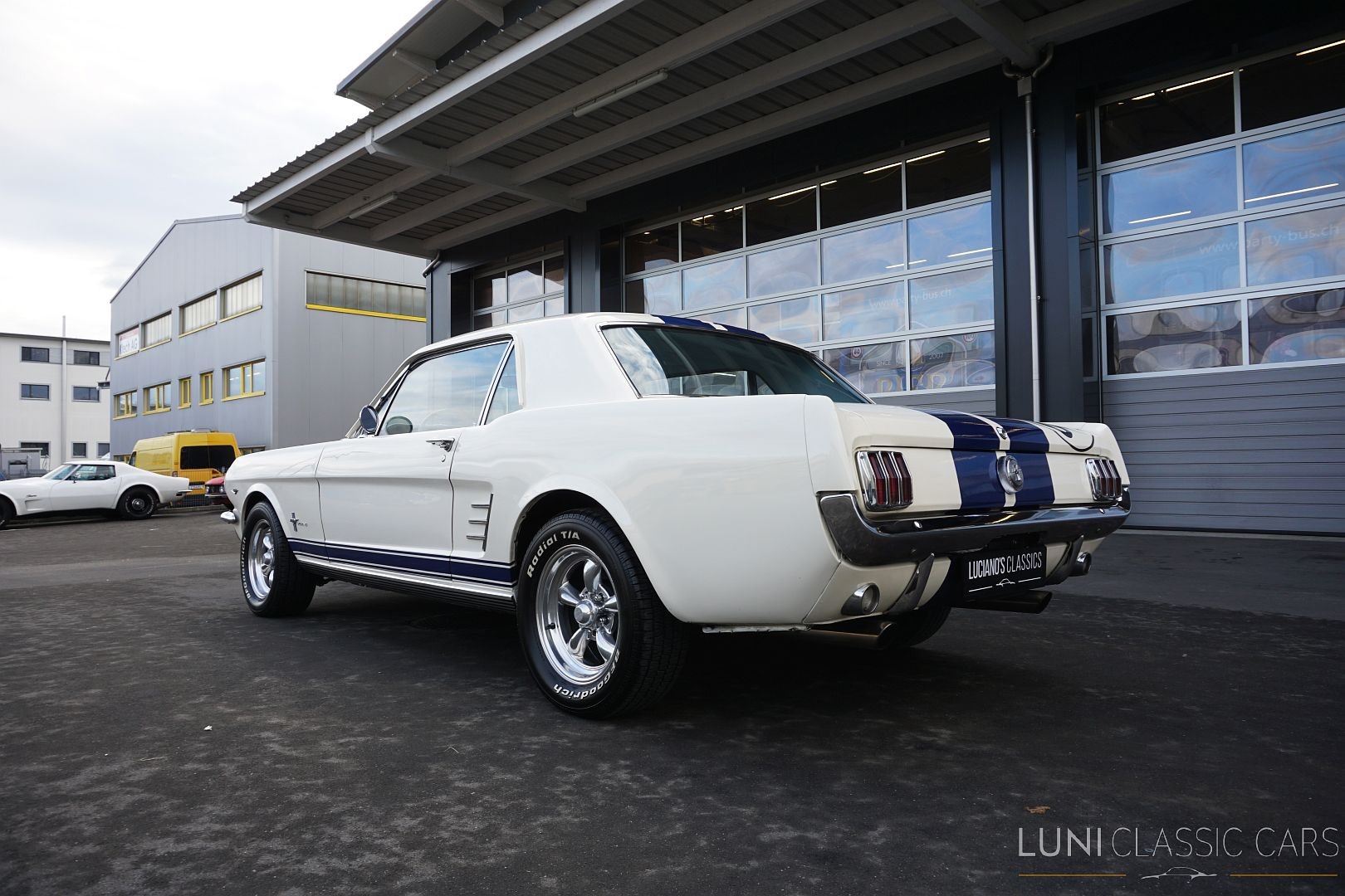 FORD Mustang-image-3