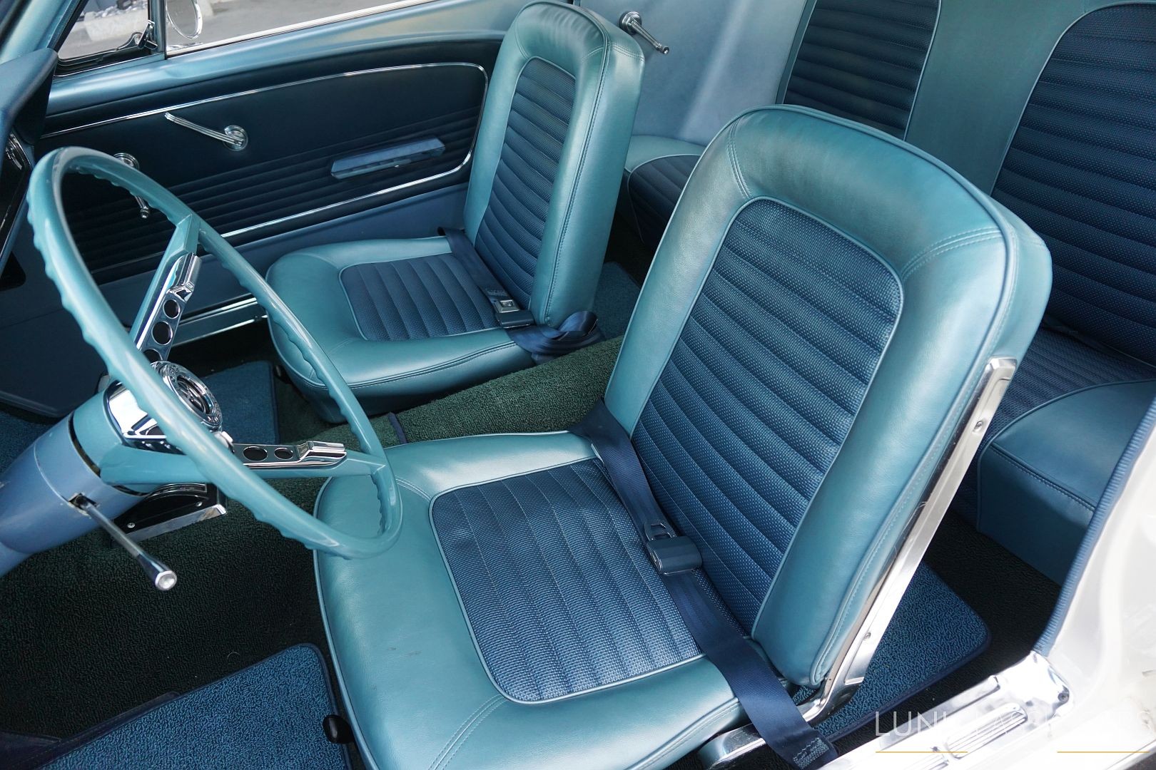 FORD Mustang-image-8