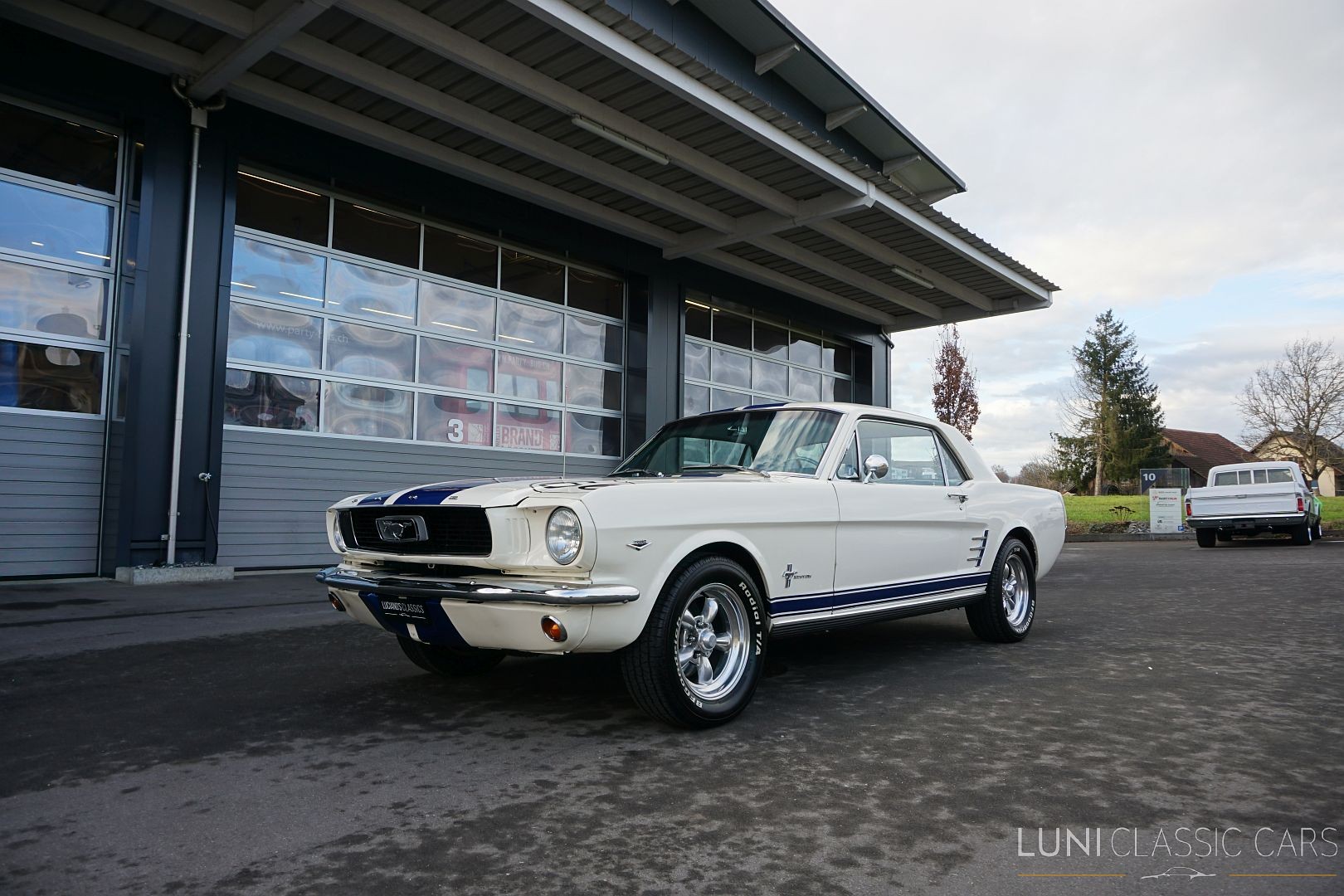 FORD Mustang-image-1