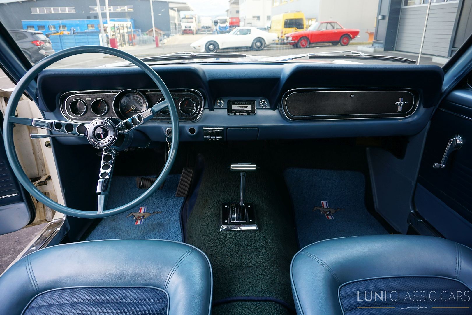 FORD Mustang-image-10