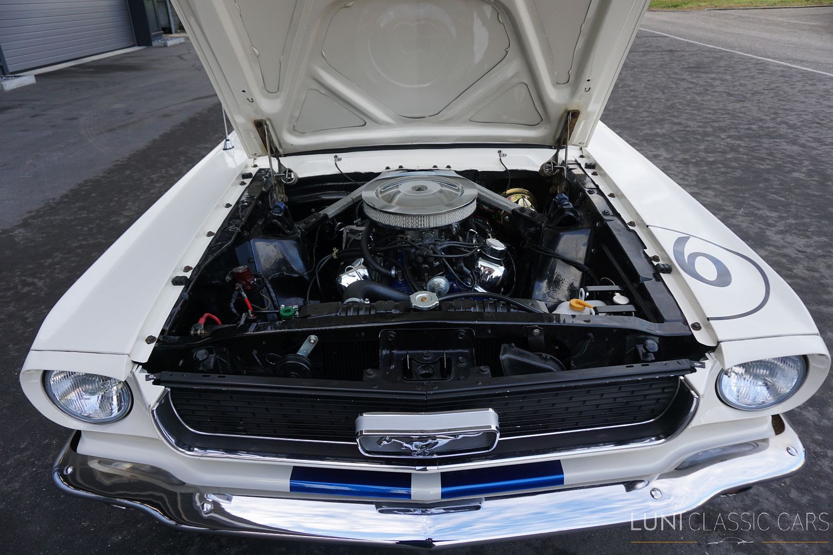 FORD Mustang-image-12