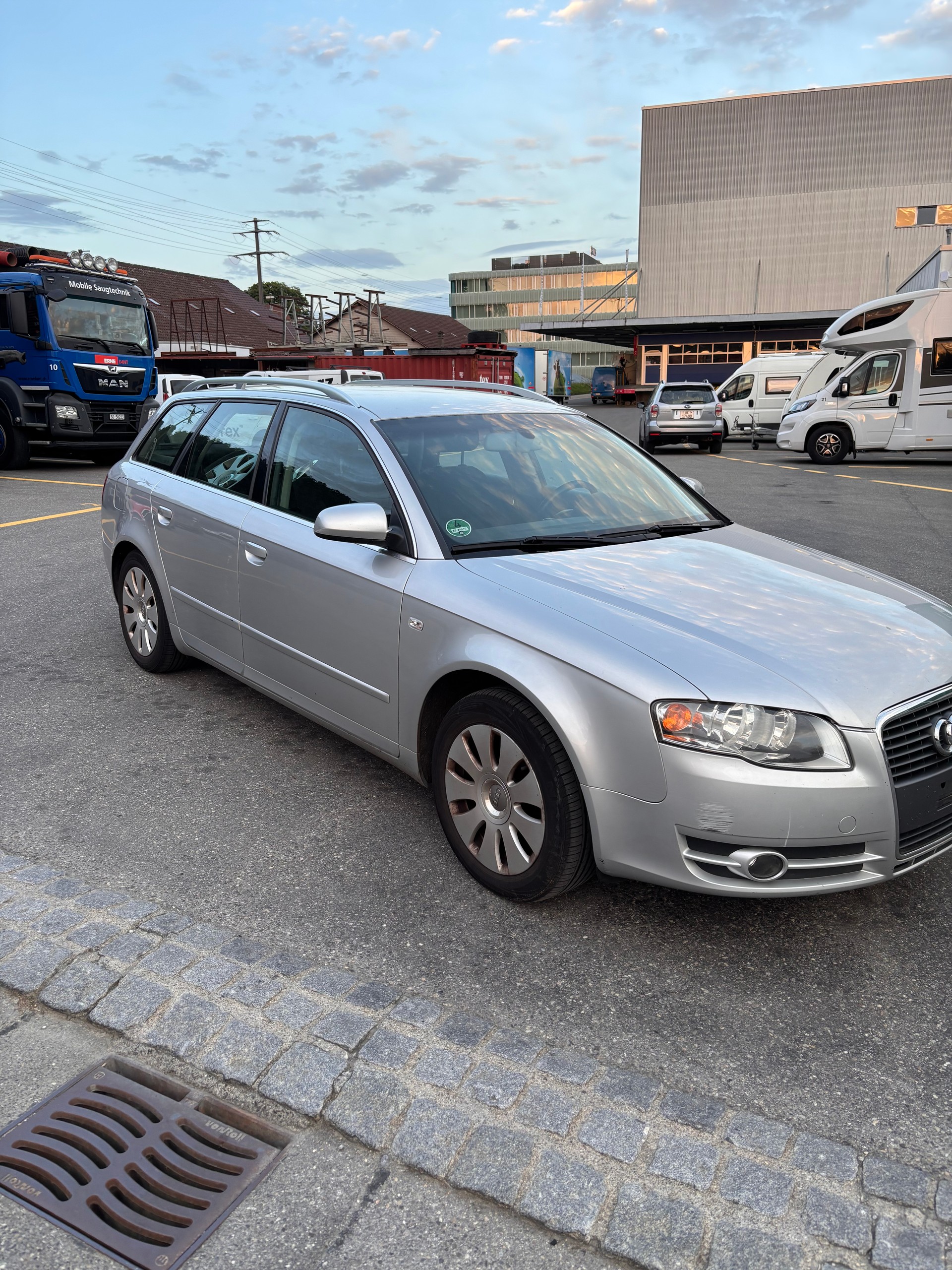 AUDI A4 Avant 2.0 TDI-image-2
