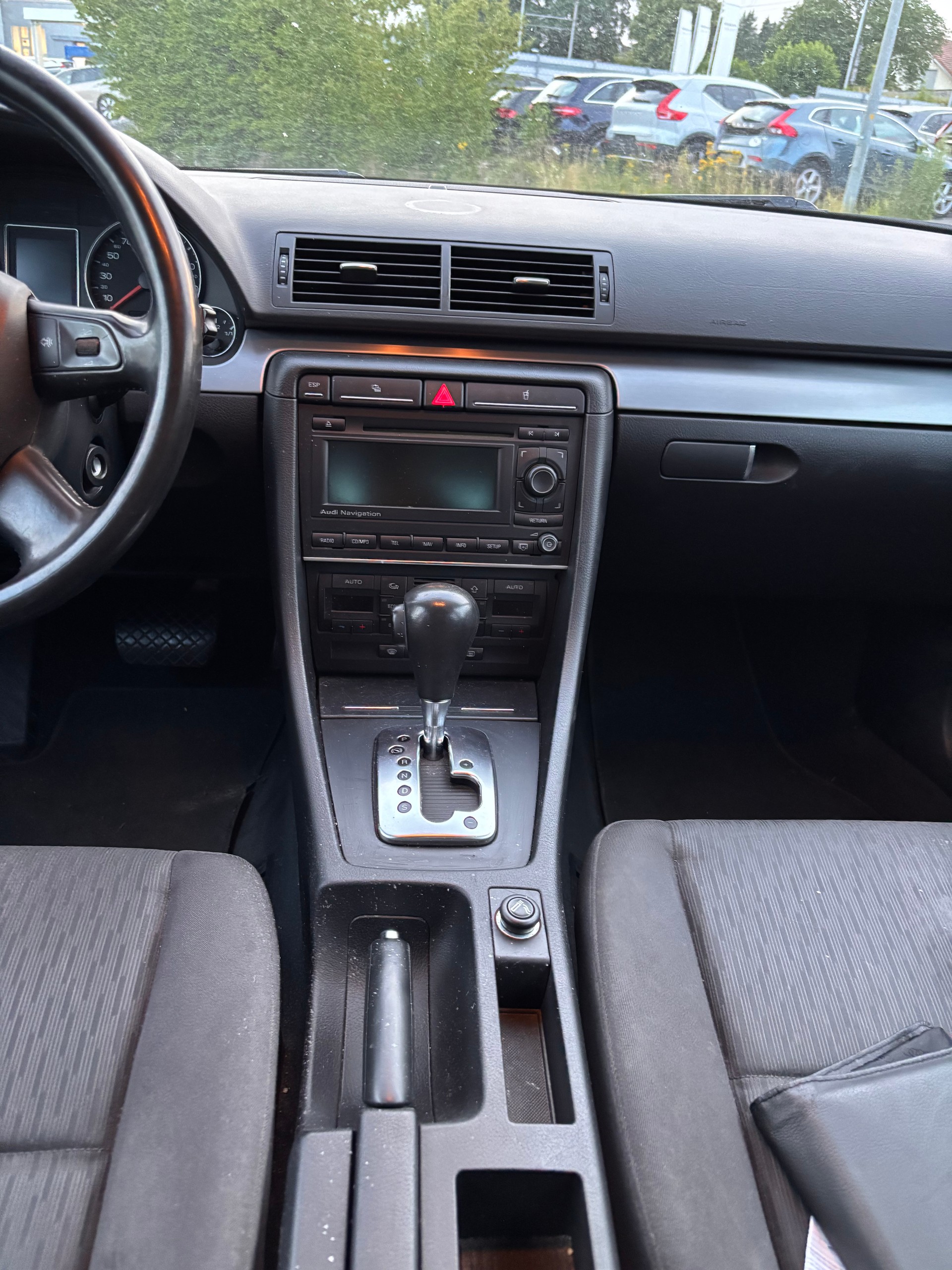 AUDI A4 Avant 2.0 TDI-image-7