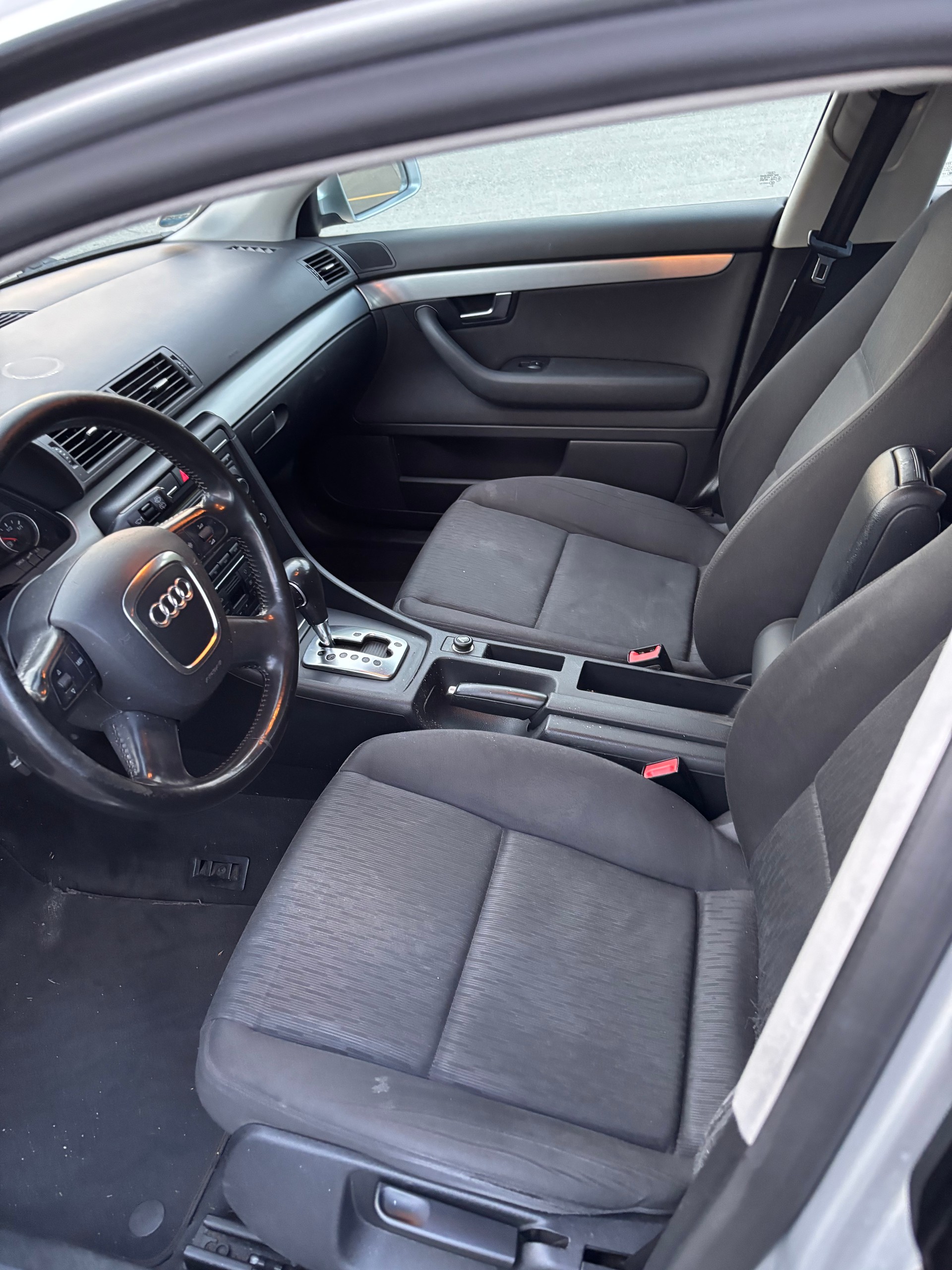 AUDI A4 Avant 2.0 TDI-image-8
