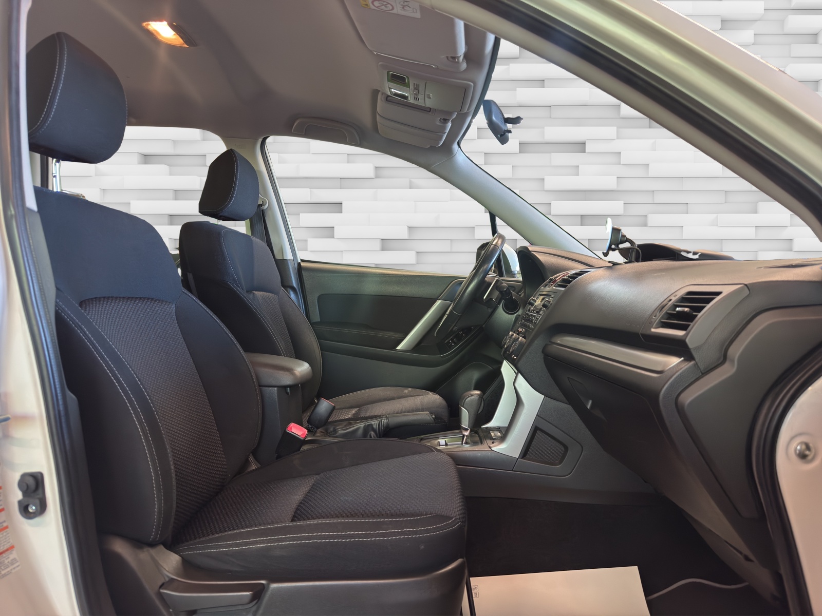 SUBARU Forester 2.0i Swiss Lineartronic-image-7