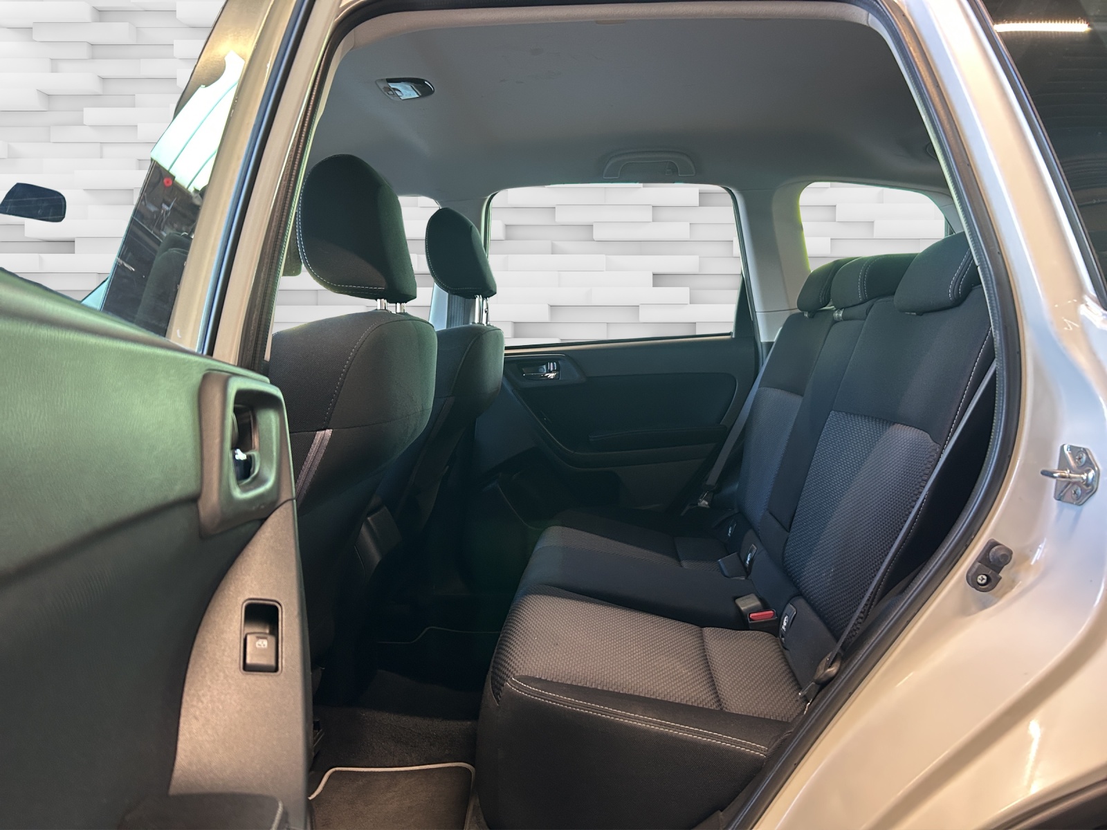 SUBARU Forester 2.0i Swiss Lineartronic-image-9