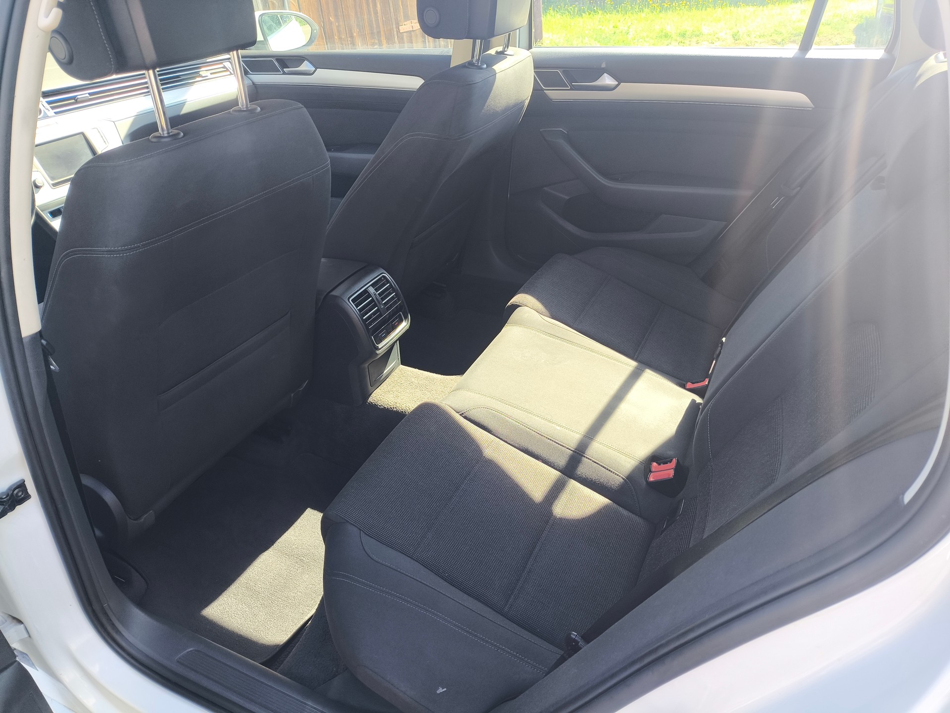 VW Passat Variant 2.0 TDI BMT Highline DSG-image-8