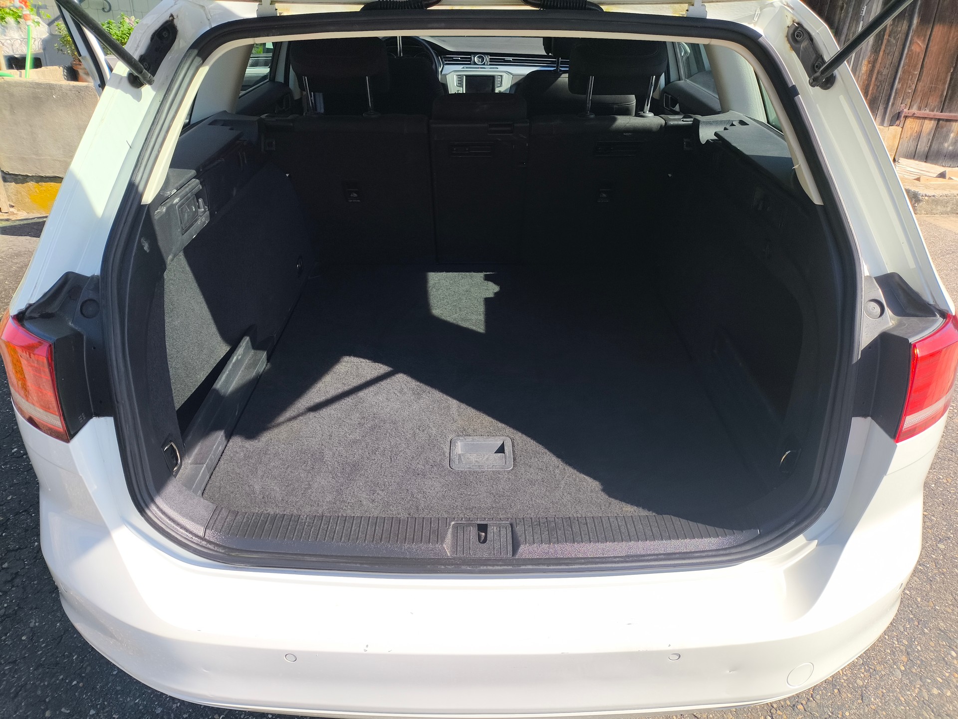 VW Passat Variant 2.0 TDI BMT Highline DSG-image-11