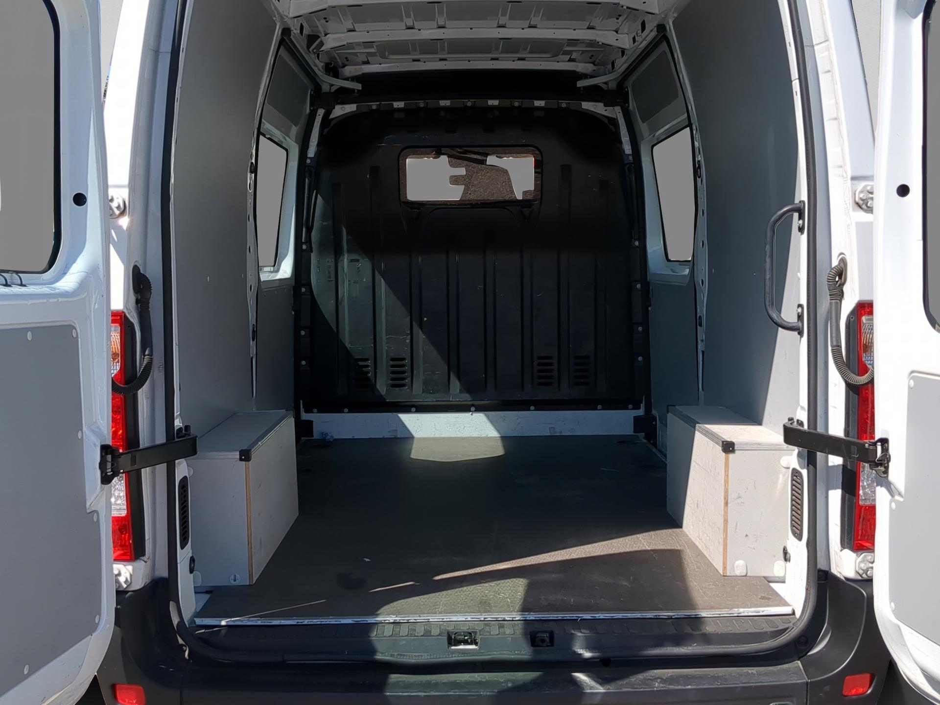 RENAULT Master T33 2.3dCi 135 L2H2-image-11