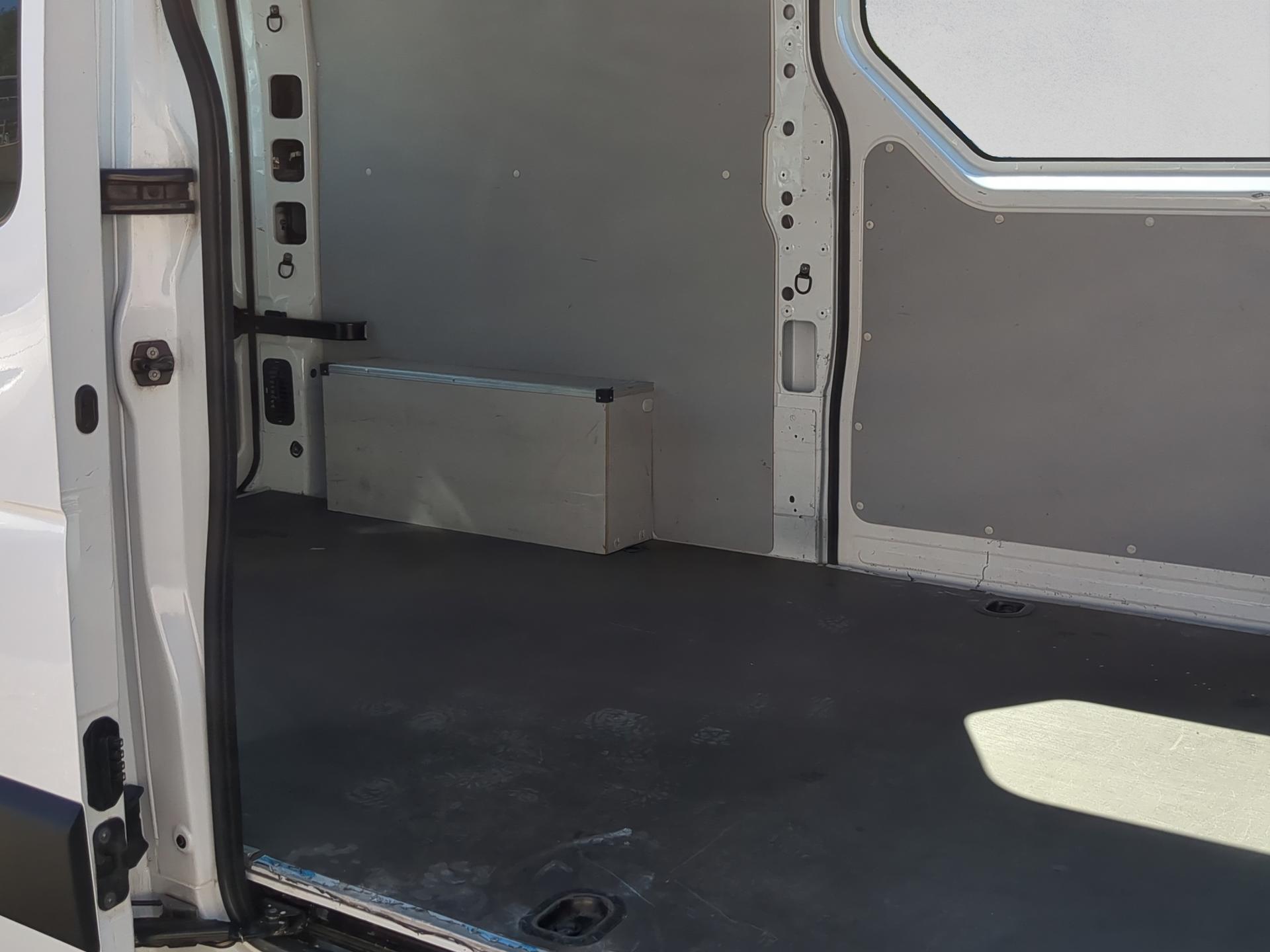 RENAULT Master T33 2.3dCi 135 L2H2-image-12
