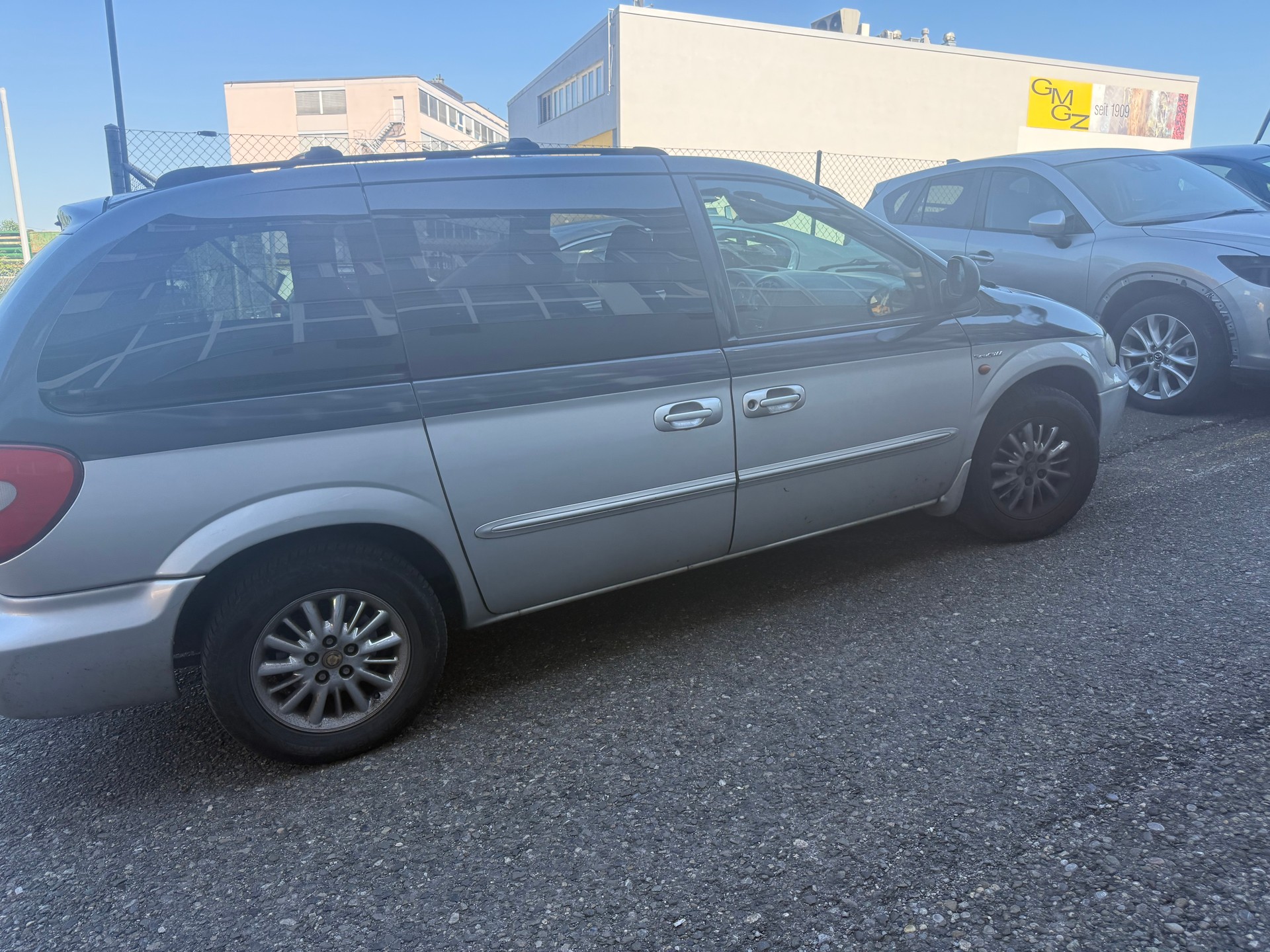CHRYSLER Voyager 3.3 LX-image-2