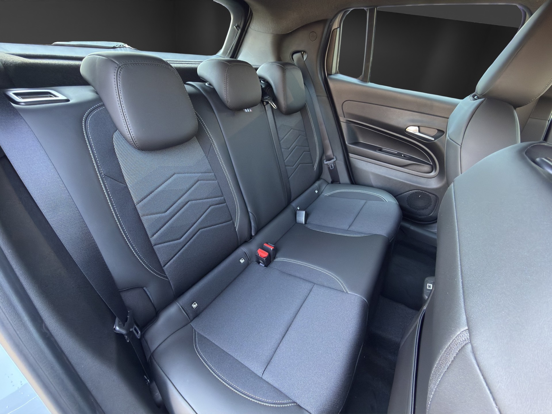 JEEP Avenger 1.2 Turbo MHEV Altitude-image-16