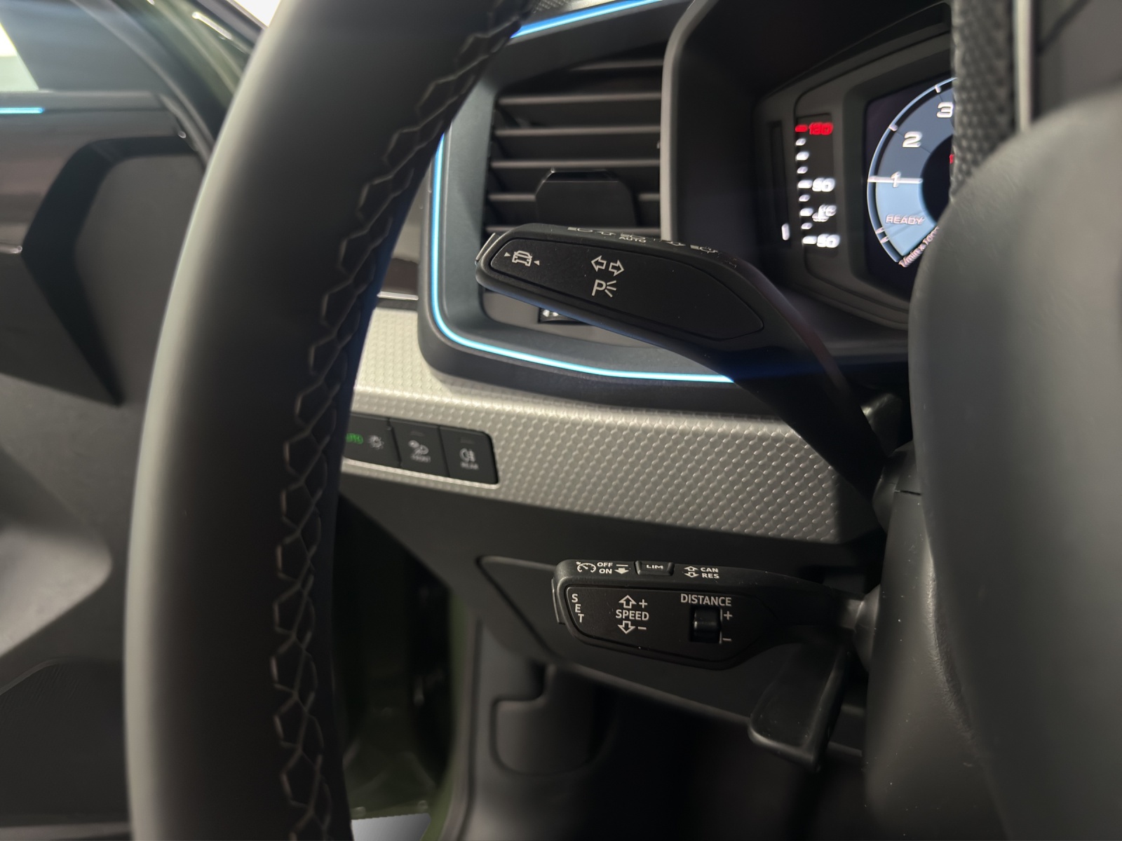 AUDI A1 Sportback 30 TFSI S Line Attraction S-tronic-image-14