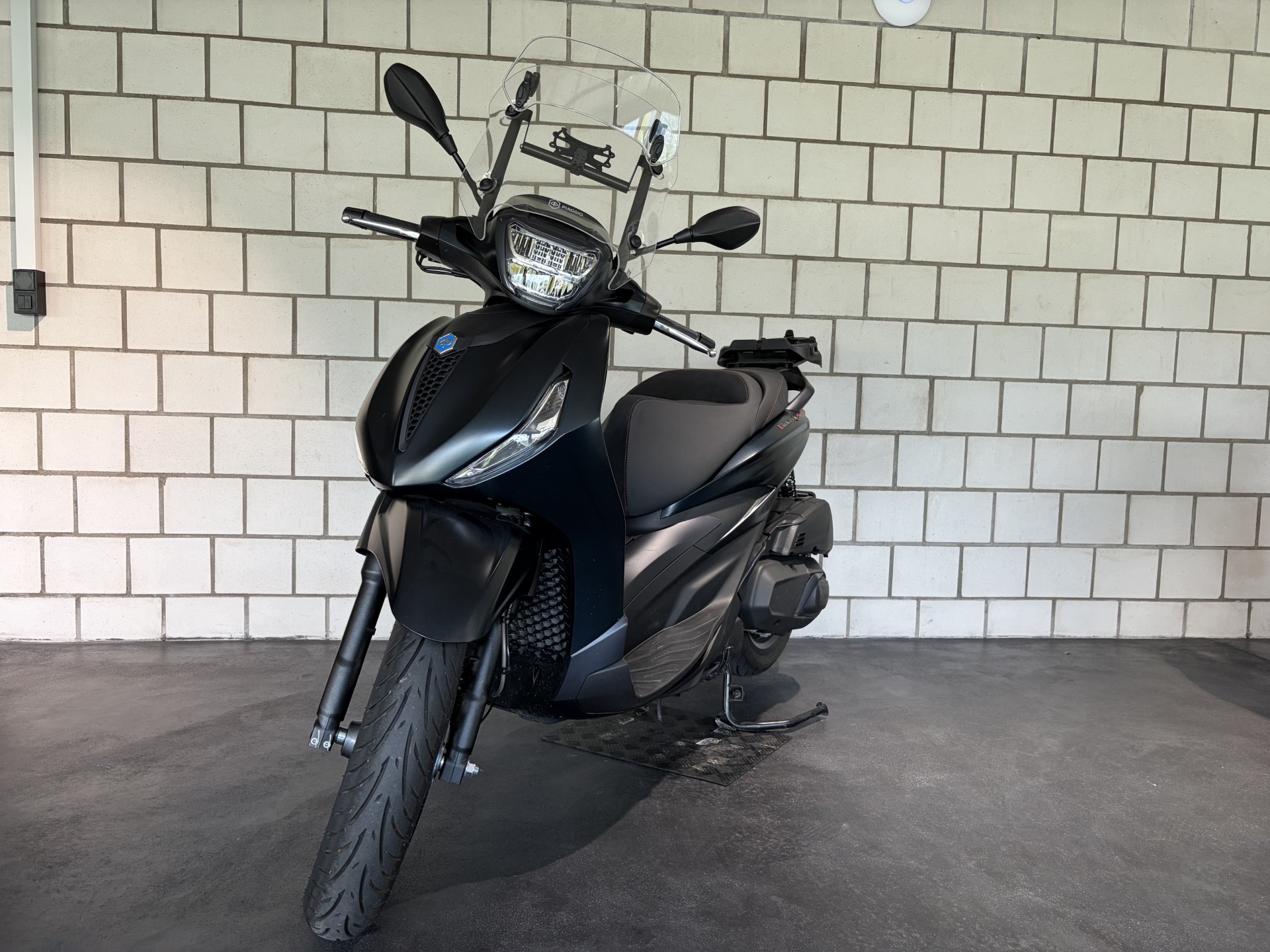 PIAGGIO Beverly 400 Sport-showroom-element-2