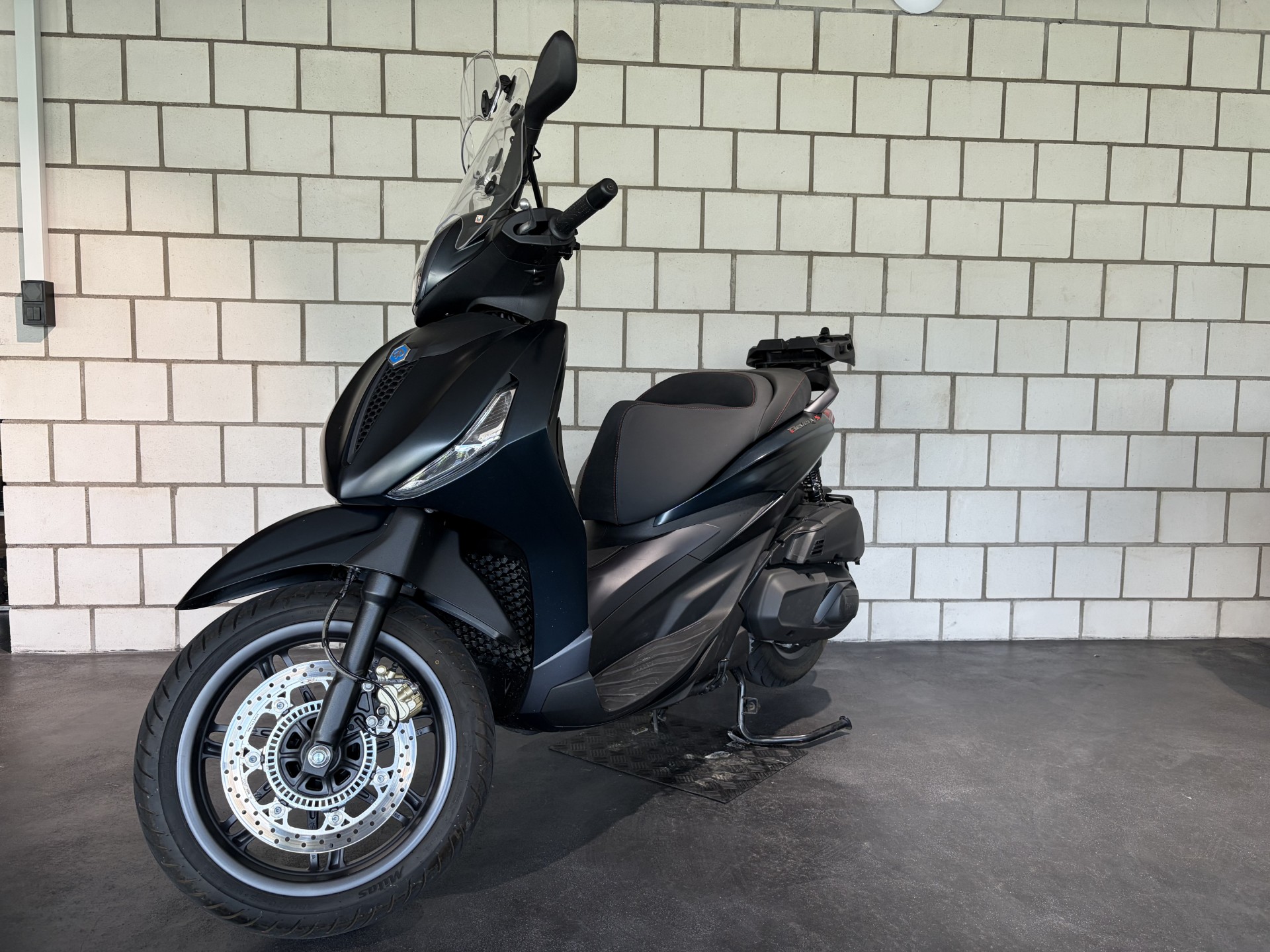 PIAGGIO Beverly 400 Sport-showroom-element-1