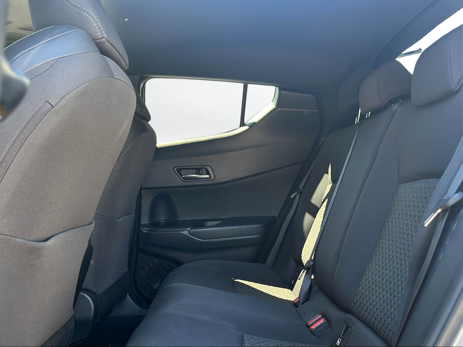TOYOTA C-HR 1.8 HSD CVT Trend-image-8