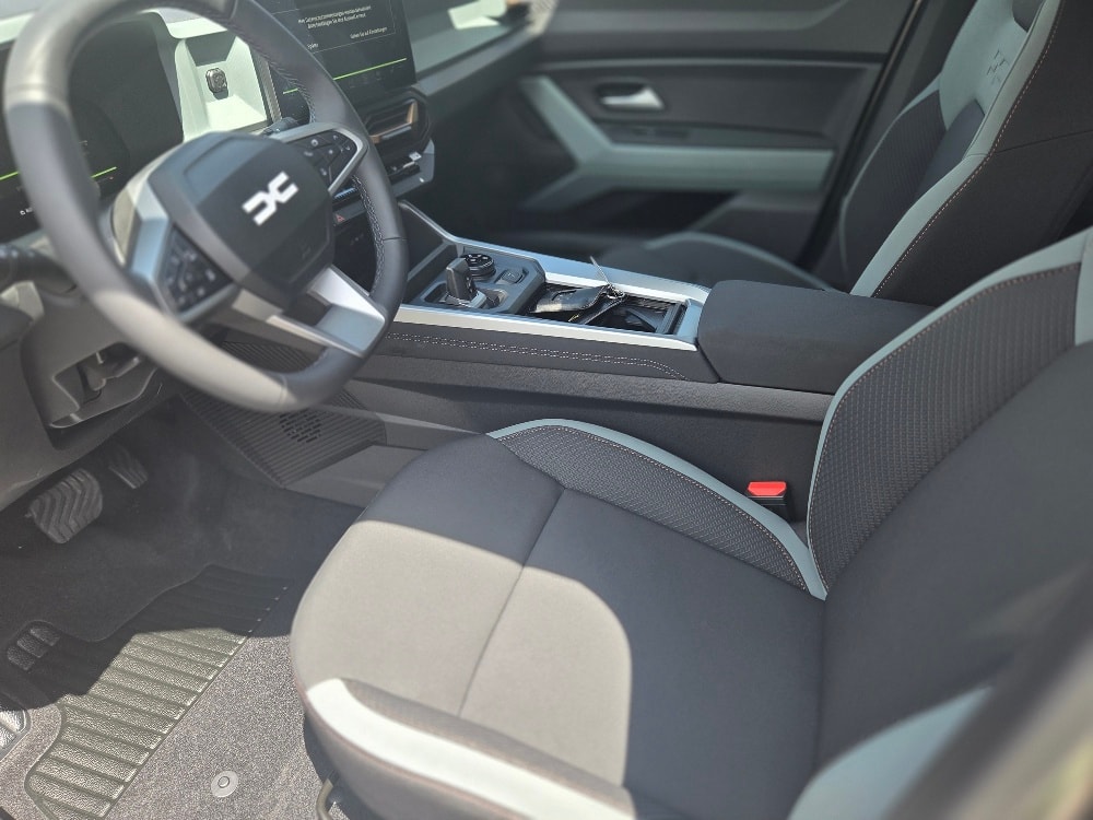DACIA Bigster TCe 150 48V Extreme 4x4 Automat-image-8