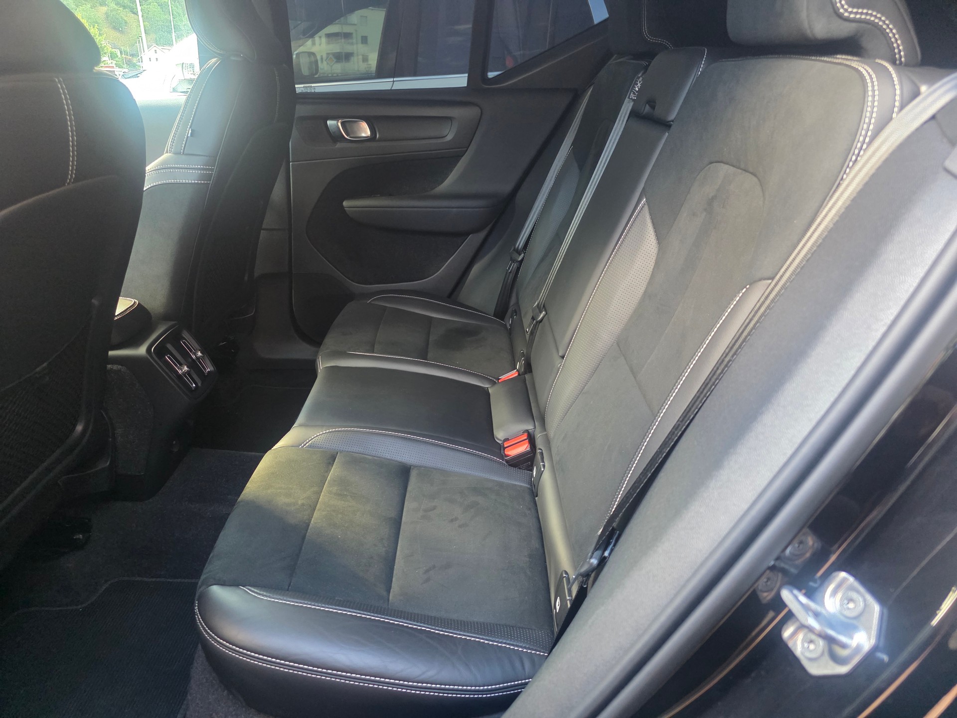 VOLVO XC40 T5 AWD R-Design Geartronic-image-6
