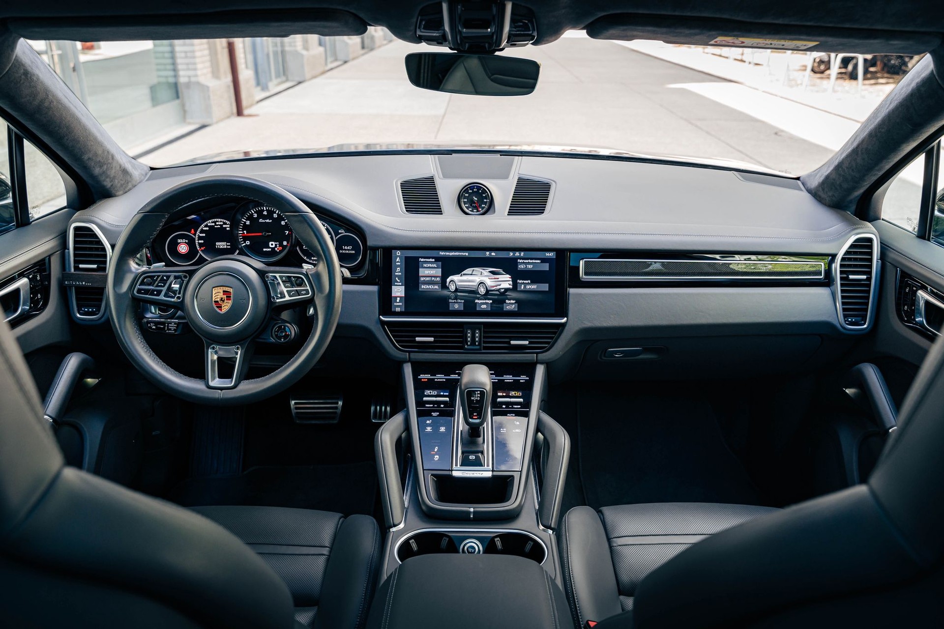 PORSCHE Cayenne Turbo Coupé-image-11