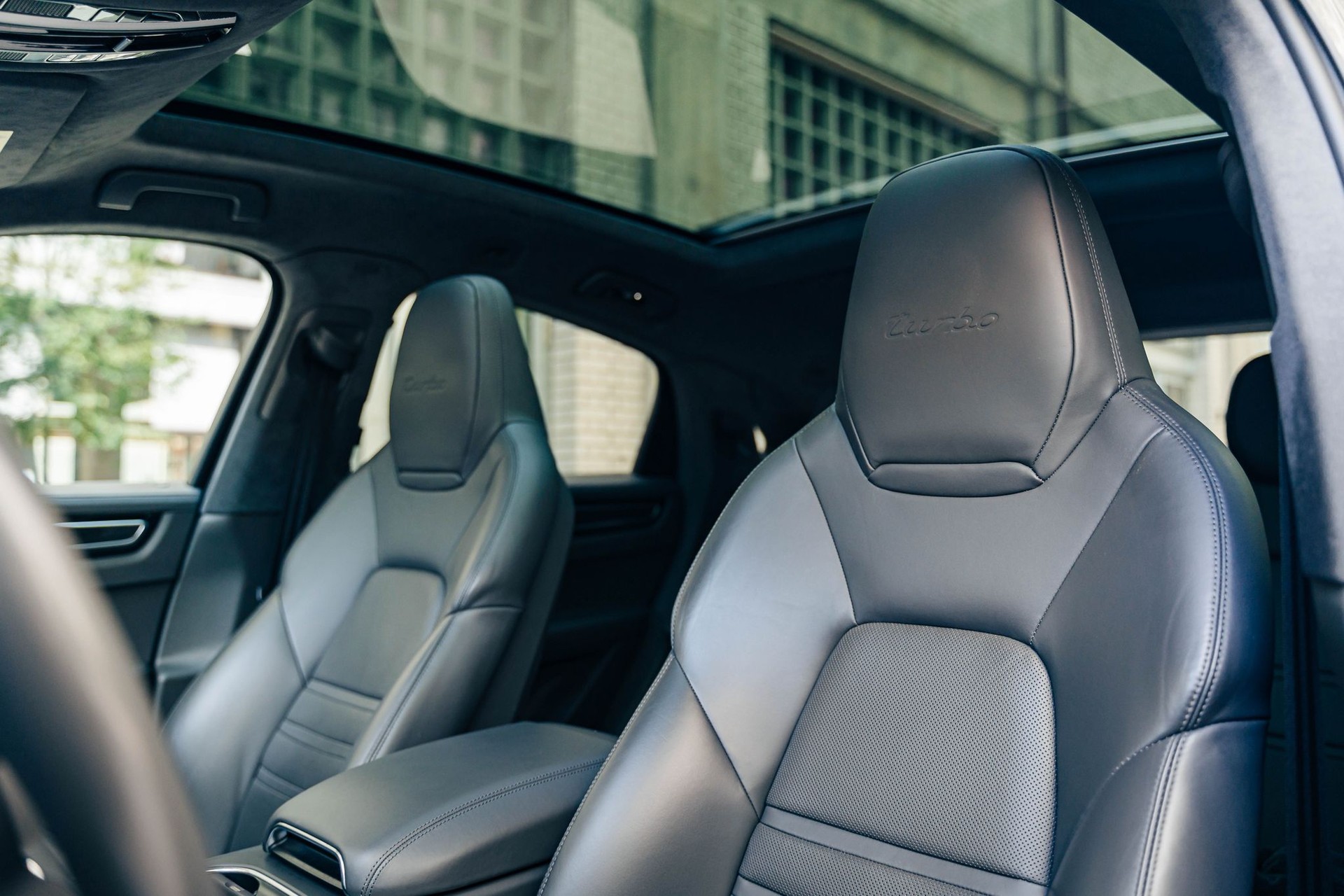 PORSCHE Cayenne Turbo Coupé-image-10