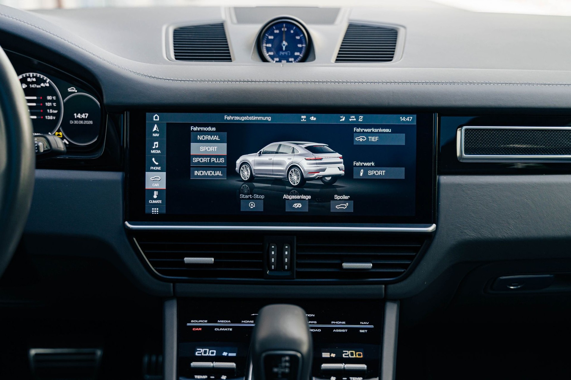 PORSCHE Cayenne Turbo Coupé-image-12