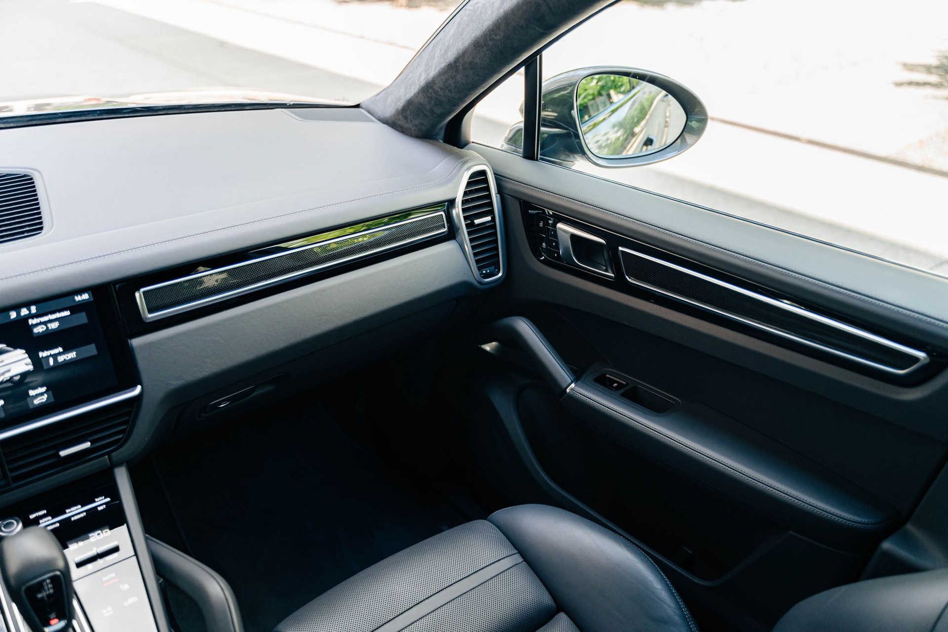 PORSCHE Cayenne Turbo Coupé-image-14