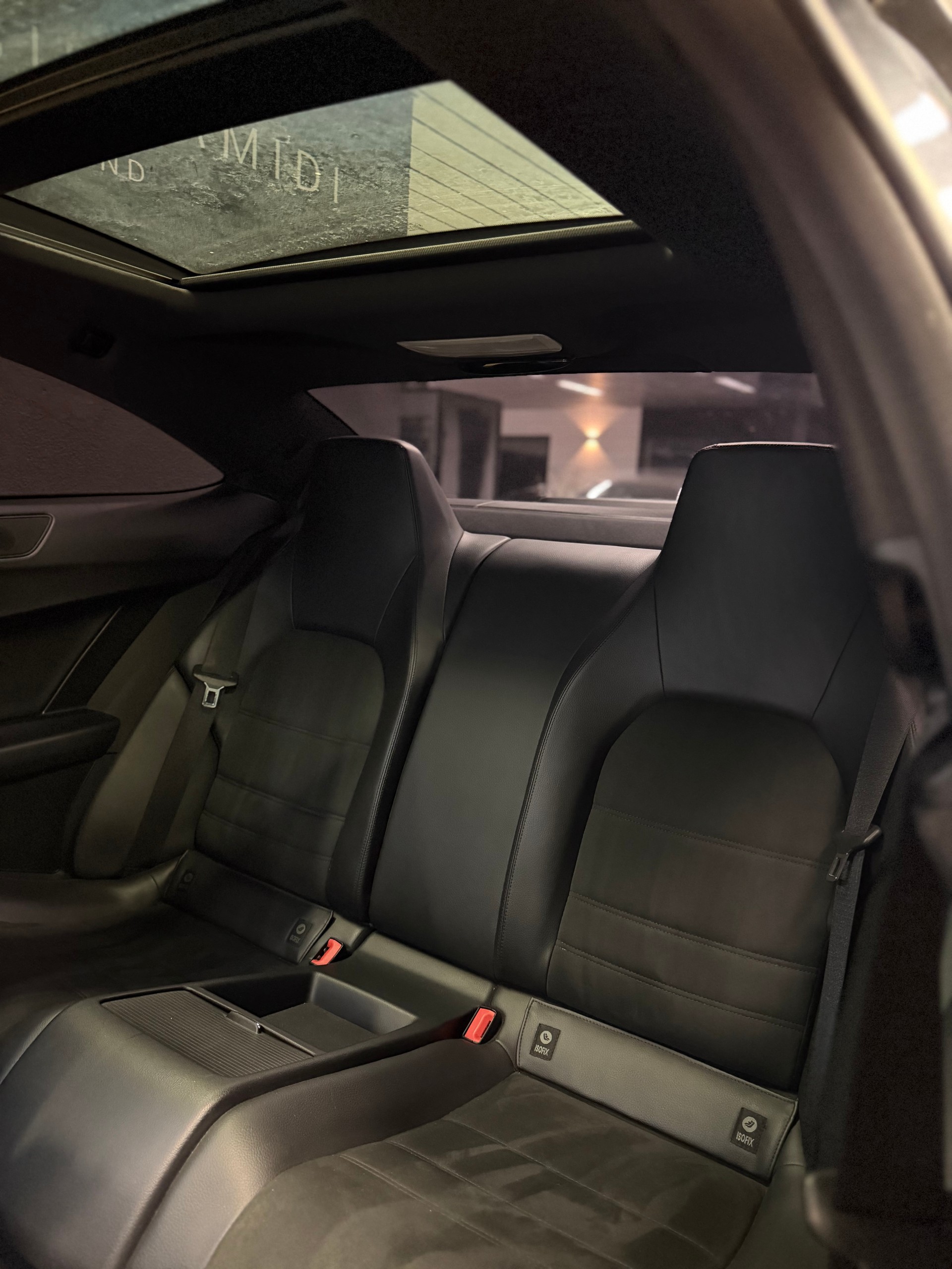 MERCEDES-BENZ C 63 Coupé AMG Speedshift MCT-image-9
