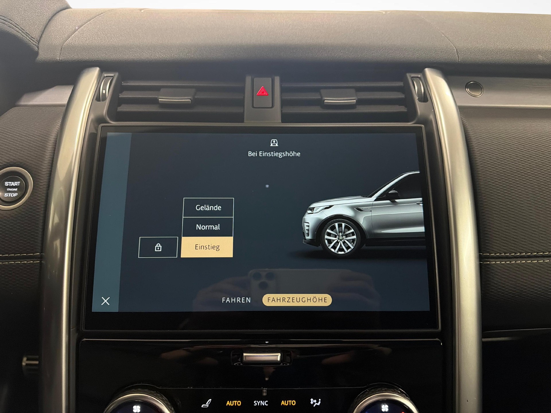 LAND ROVER Discovery 3.0 D I6 300 Dynamic HSE-image-16