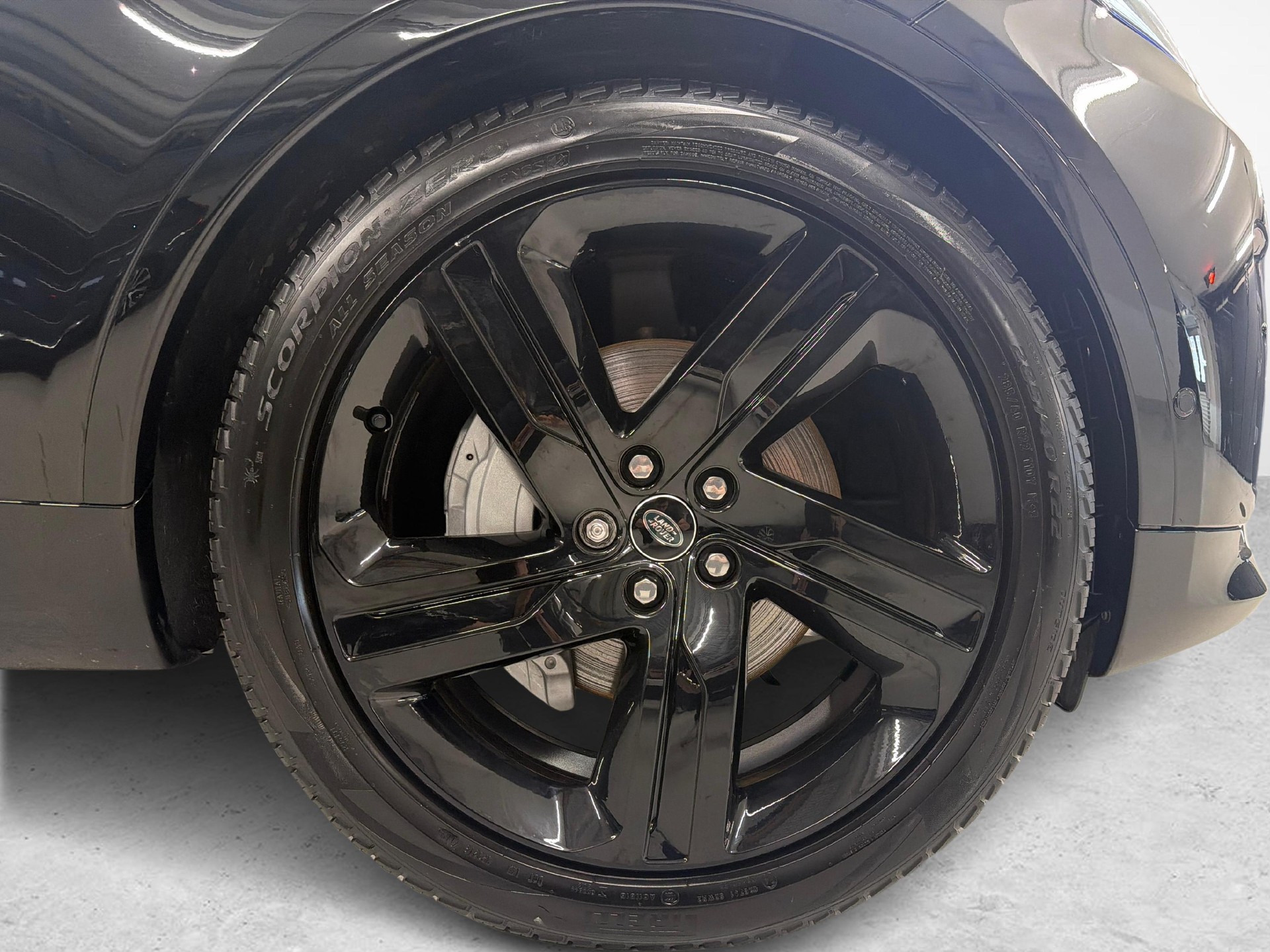 LAND ROVER Discovery 3.0 D I6 300 Dynamic HSE-image-9