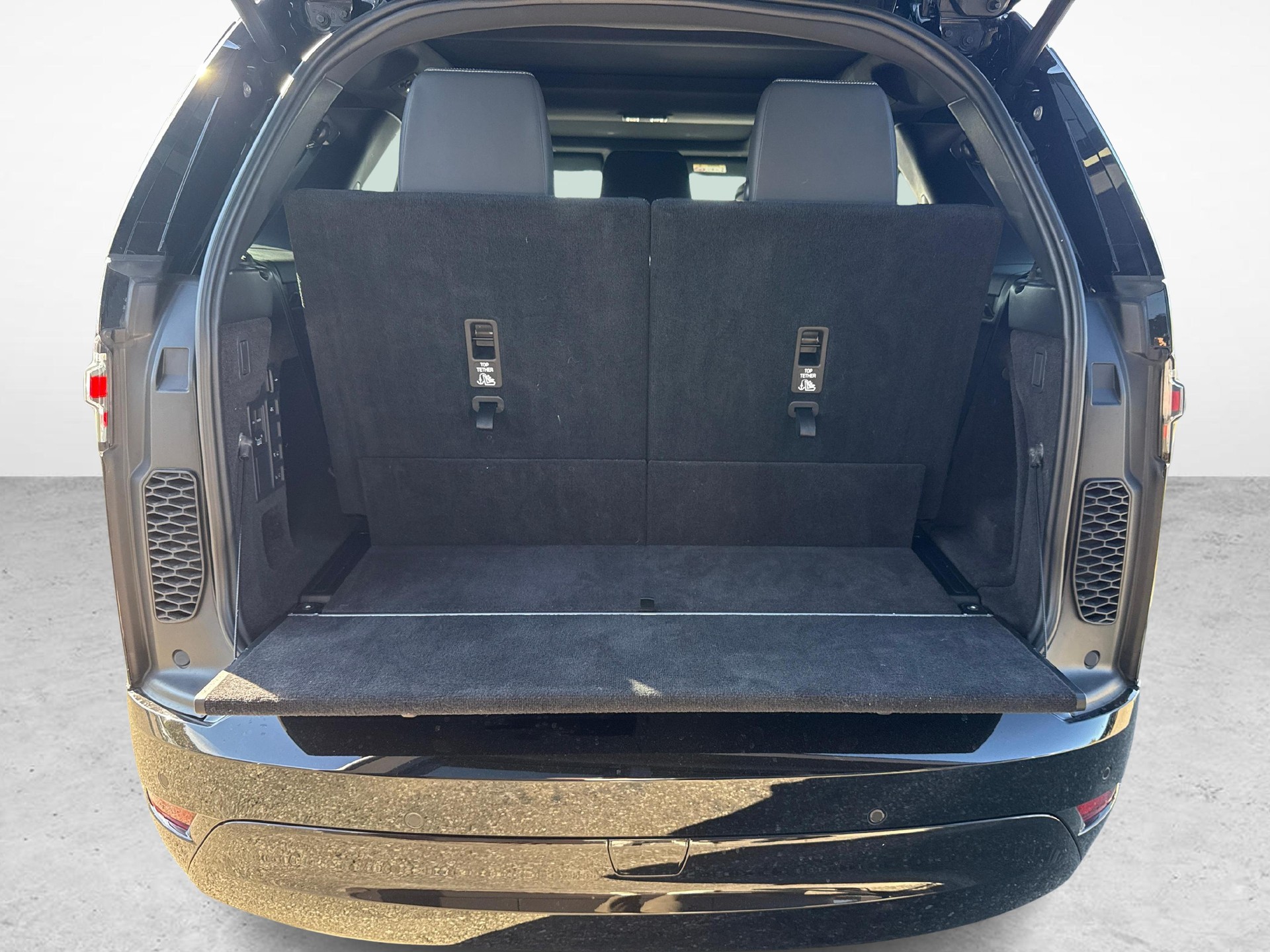 LAND ROVER Discovery 3.0 D I6 300 Dynamic HSE-image-18
