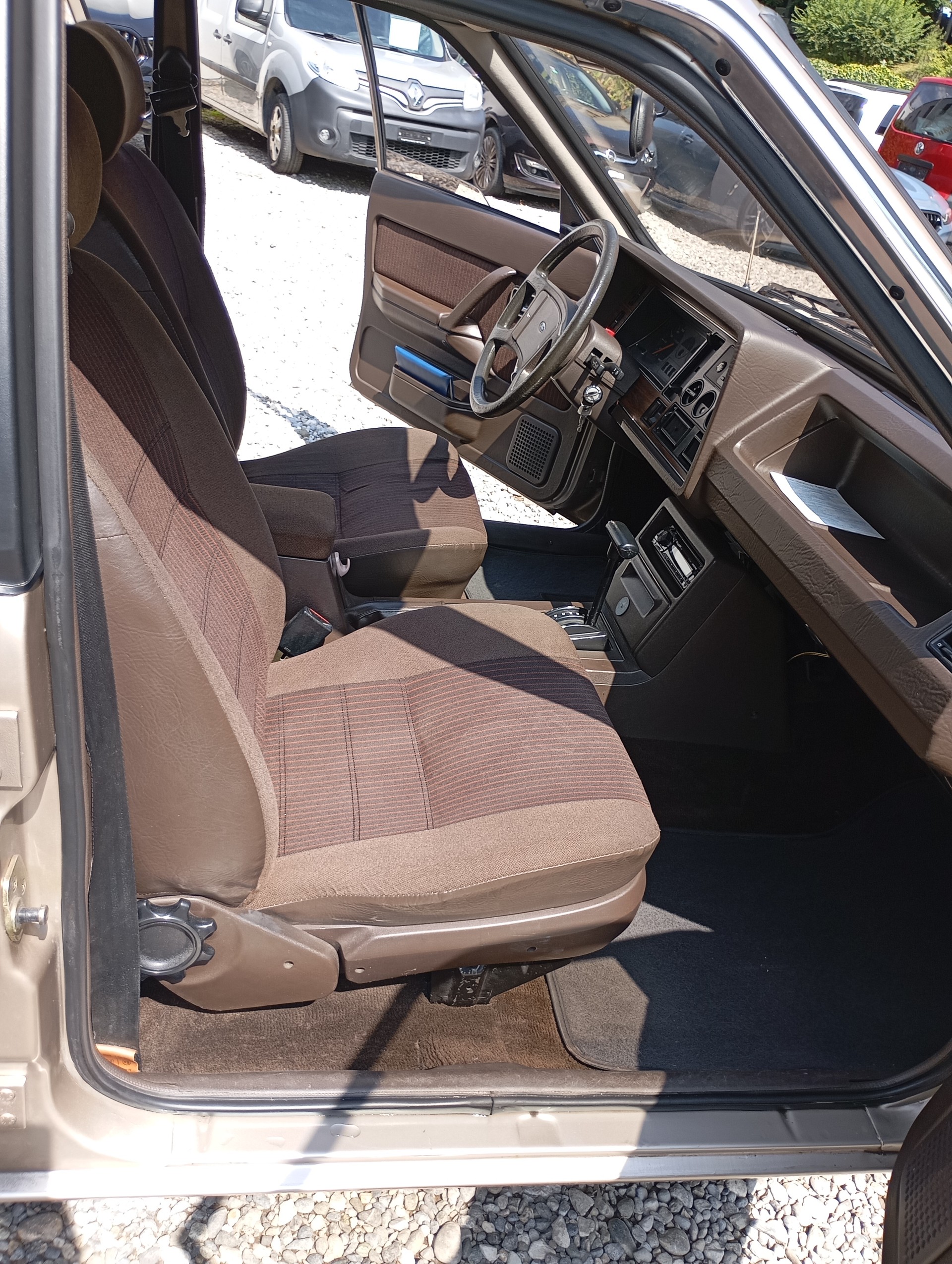 FORD Granada 2800i L Confort-image-16