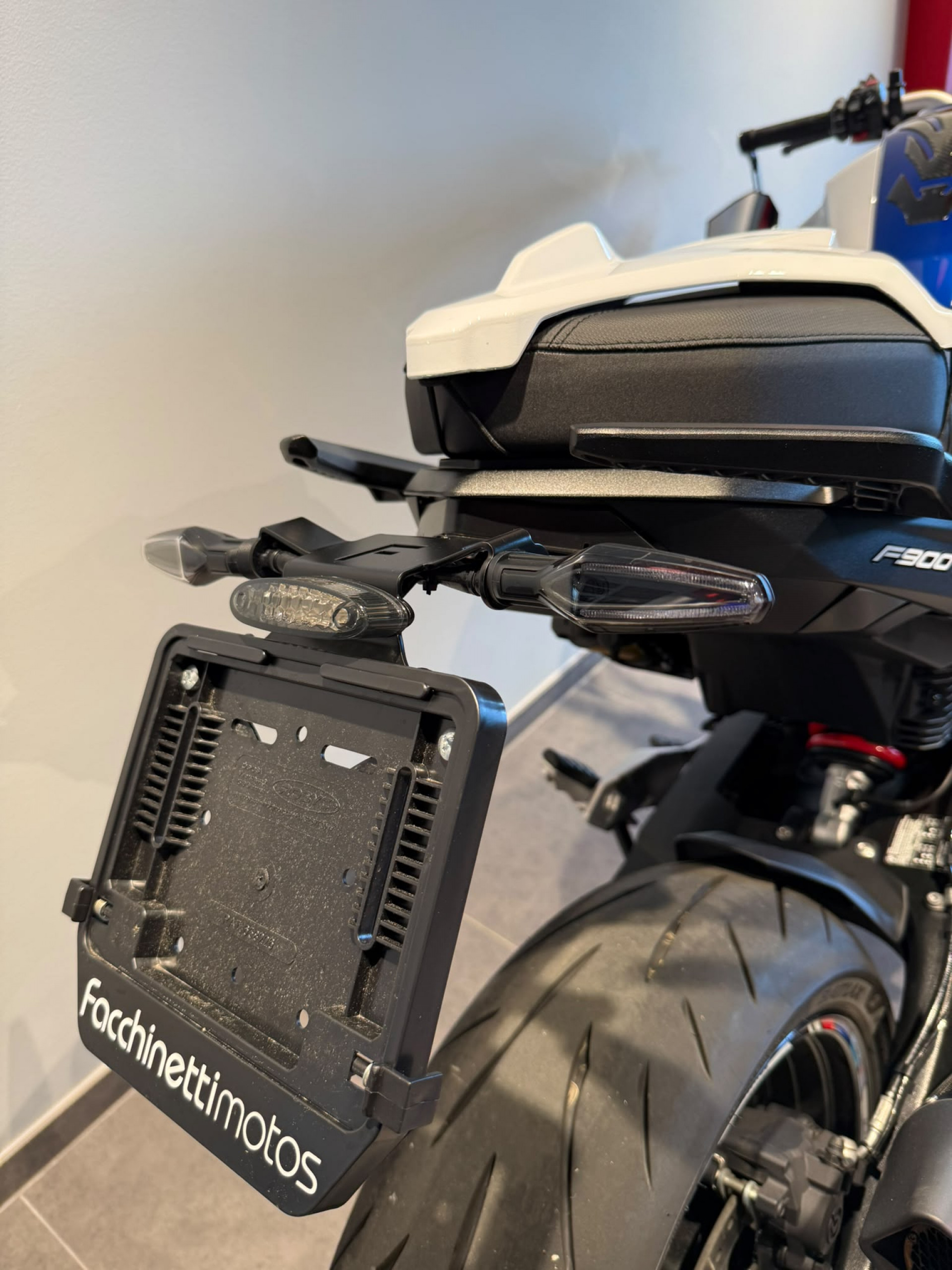 BMW F 900 R-image-7