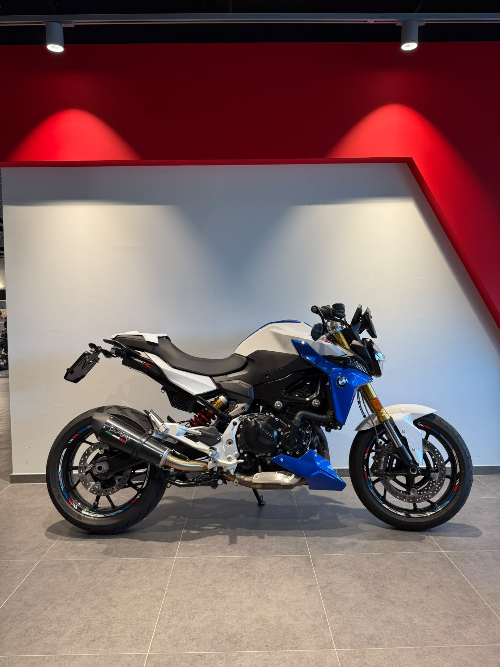 BMW F 900 R-showroom-element-1