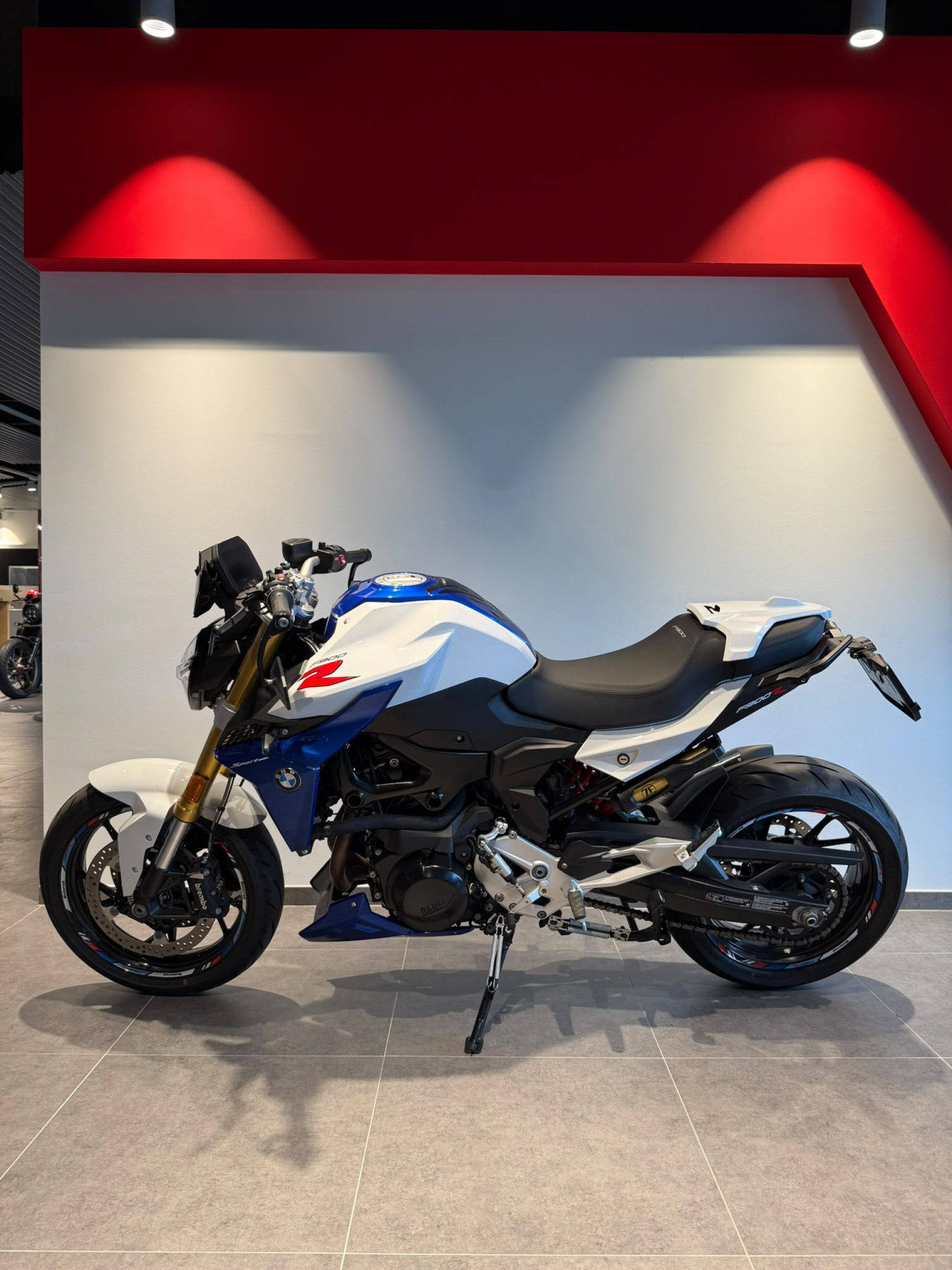 BMW F 900 R-showroom-element-2