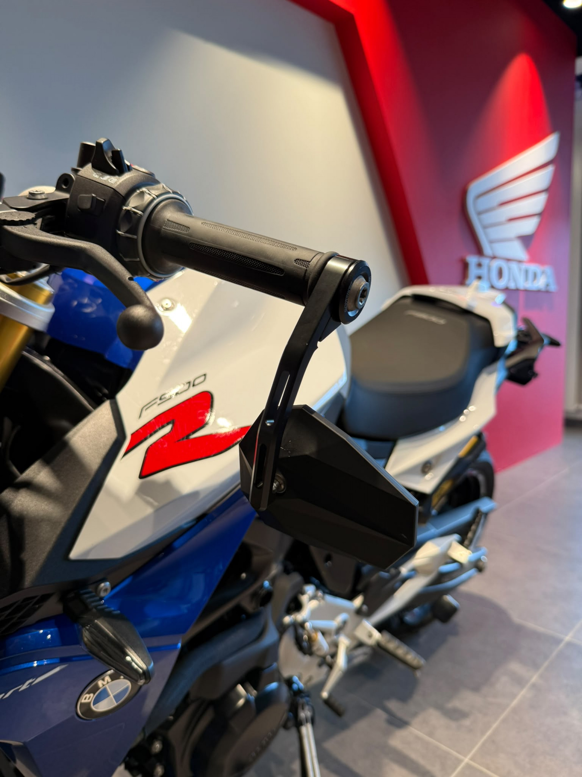 BMW F 900 R-image-6