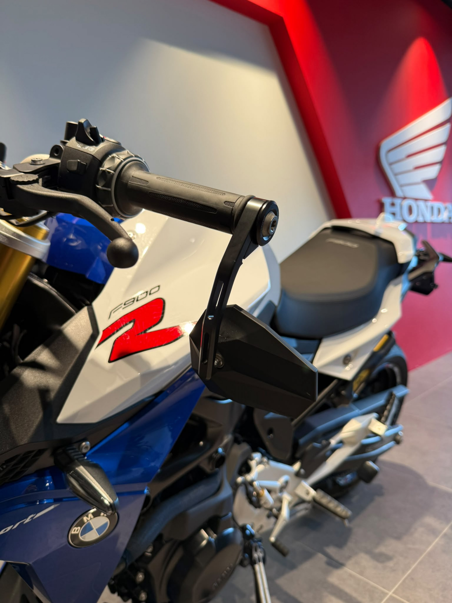 BMW F 900 R-showroom-element-3